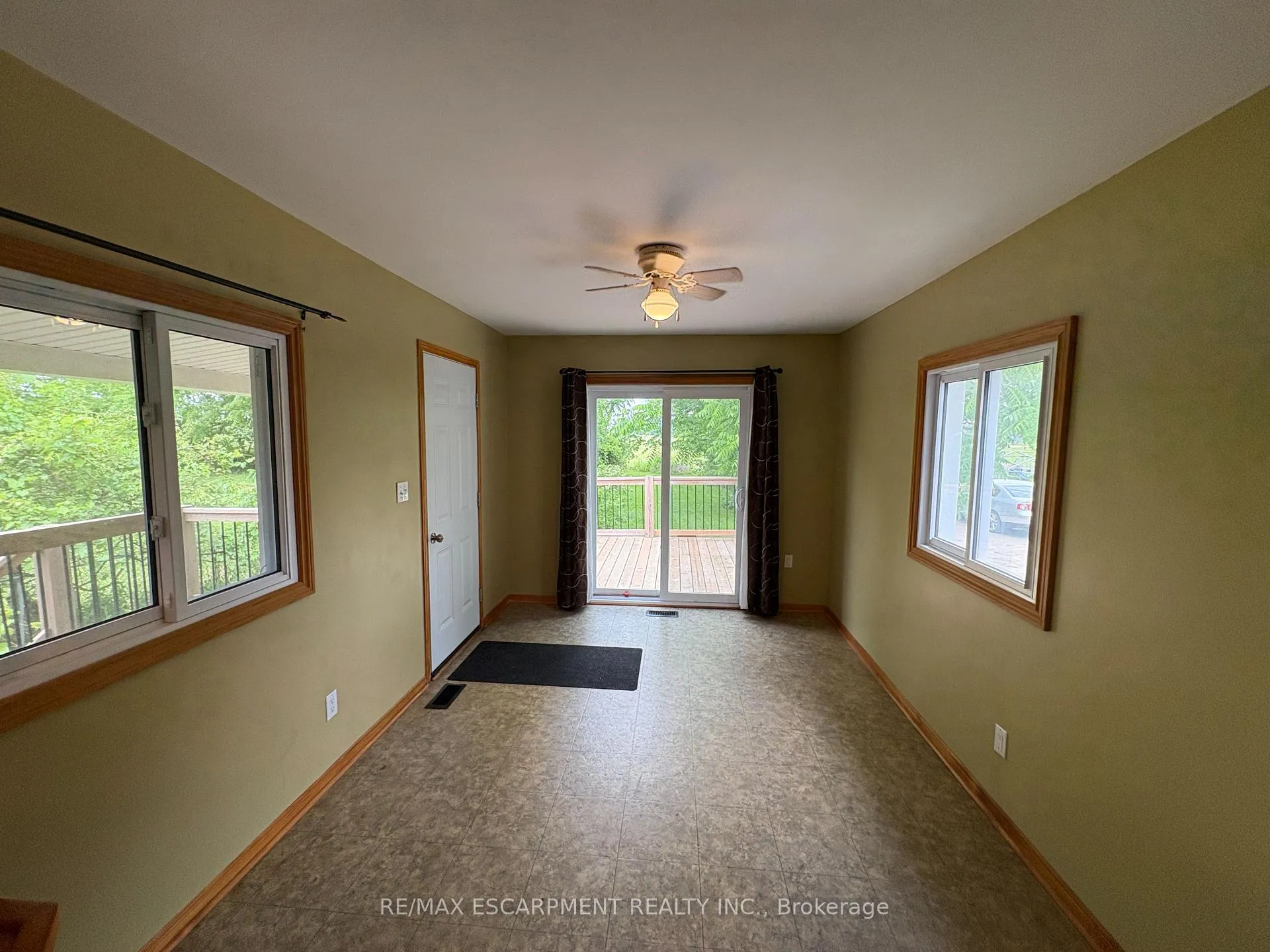 Photo 7 of 1413 Station Street, Pelham, Fonthill — HOMEH