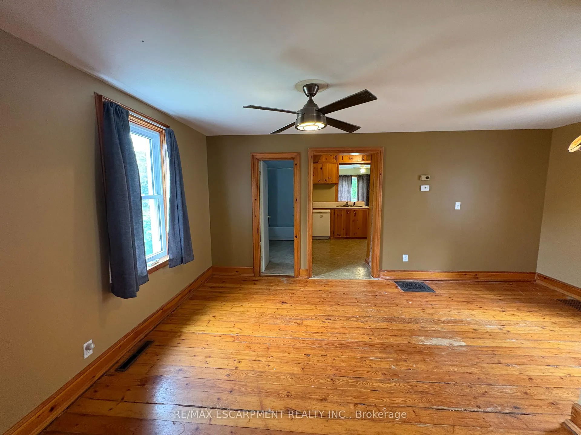 Photo 9 of 1413 Station Street, Pelham, Fonthill — HOMEH