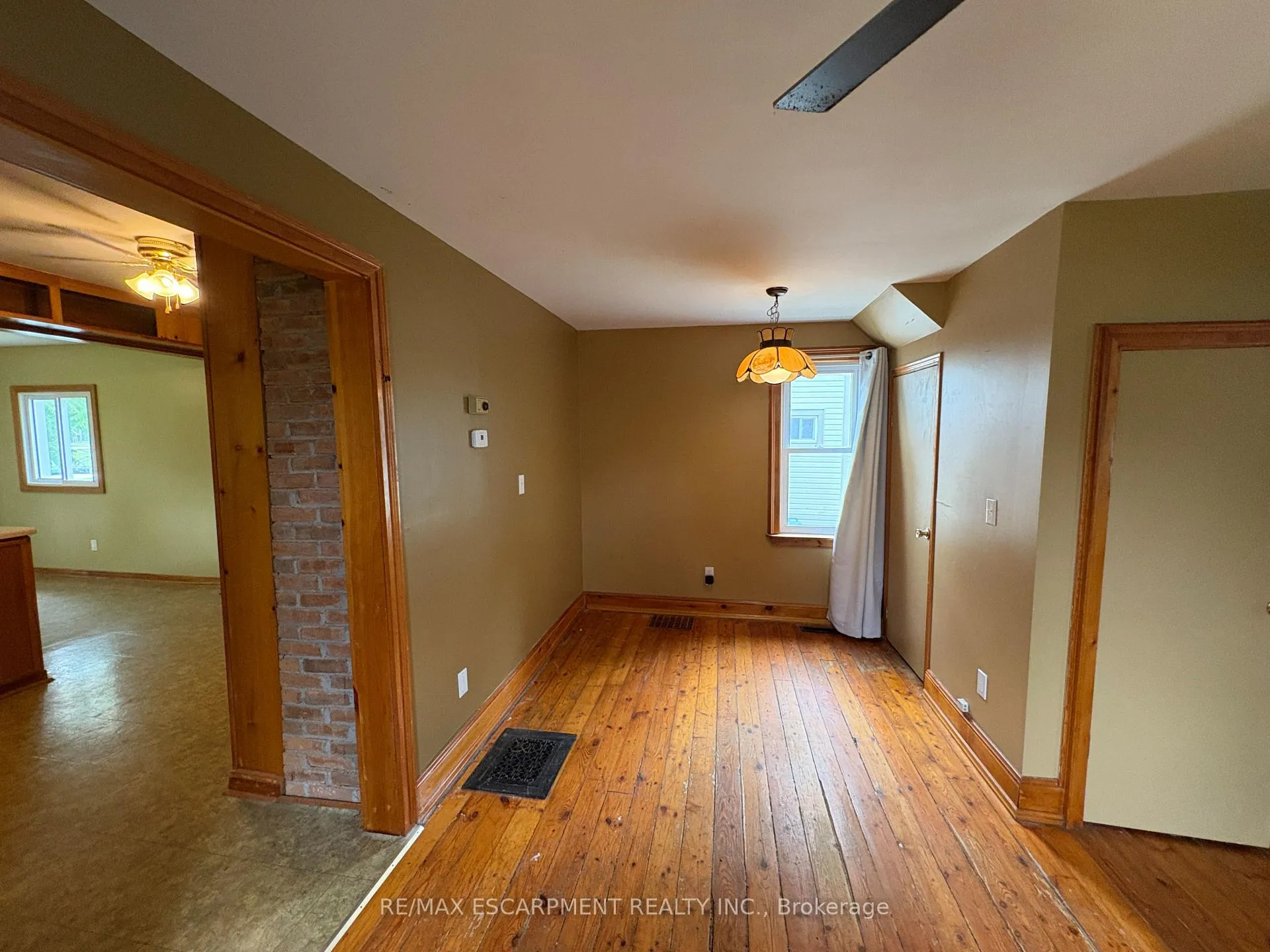 Photo 11 of 1413 Station Street, Pelham, Fonthill — HOMEH