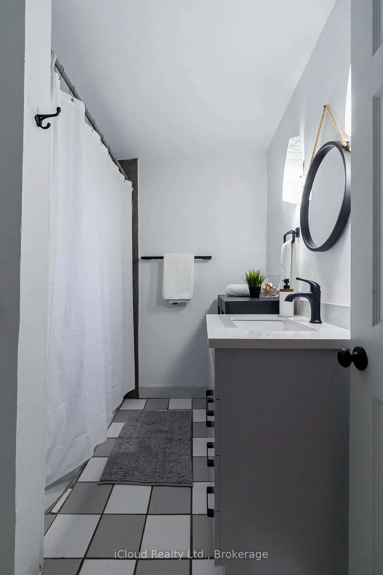 Photo 8 of Unit 3, 219 James Street N, Hamilton, Central — HOMEH
