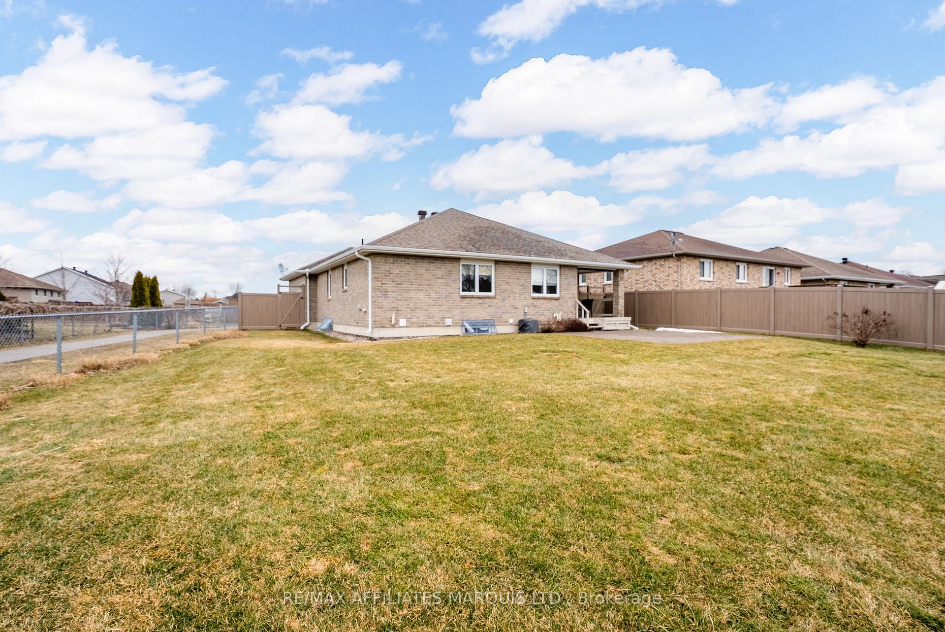 Photo 44 of 324 Glen Nora Drive, Cornwall — HOMEH