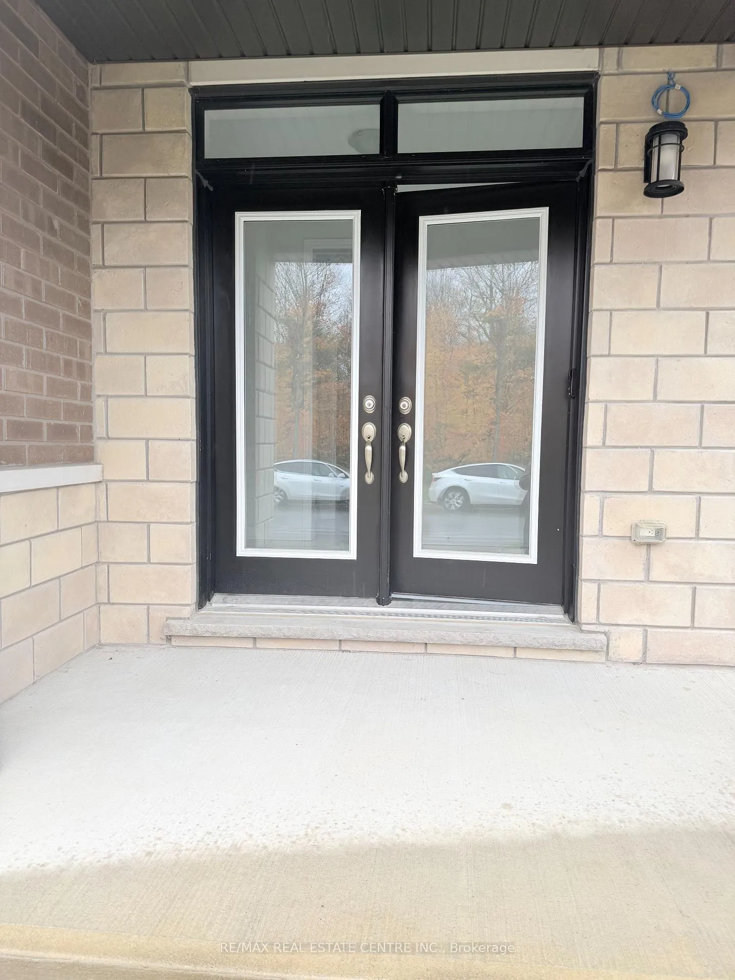 Photo 2 of 53 Woolacott Lane, Clarington, Bowmanville — HOMEH