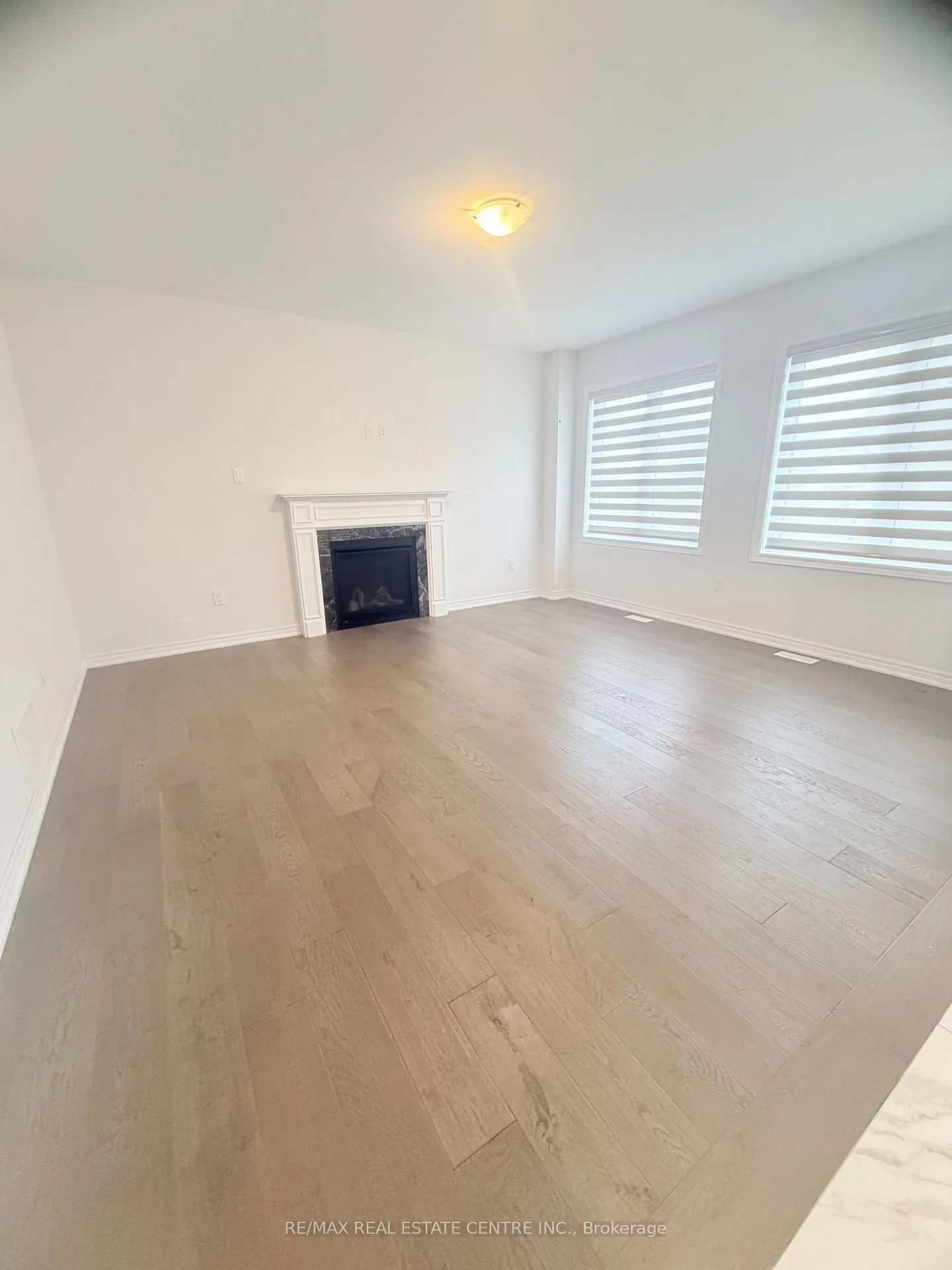 Photo 7 of 53 Woolacott Lane, Clarington, Bowmanville — HOMEH