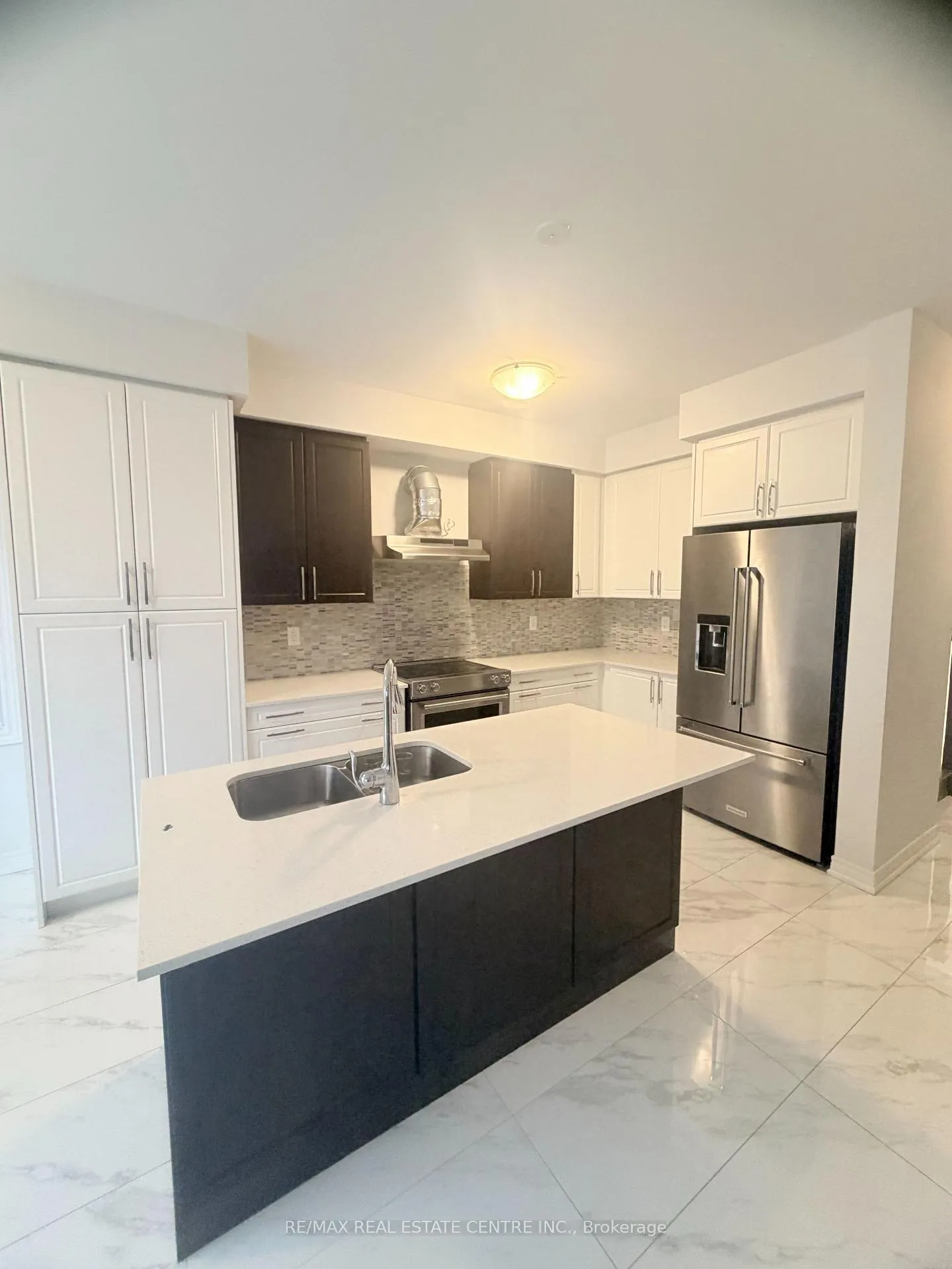 Photo 11 of 53 Woolacott Lane, Clarington, Bowmanville — HOMEH