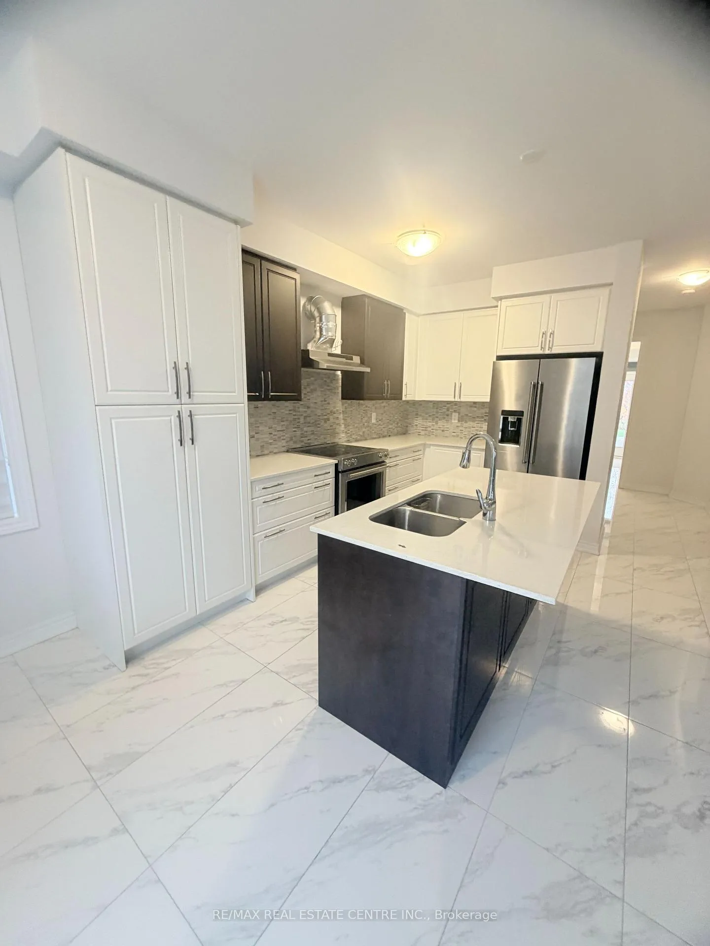 Photo 13 of 53 Woolacott Lane, Clarington, Bowmanville — HOMEH