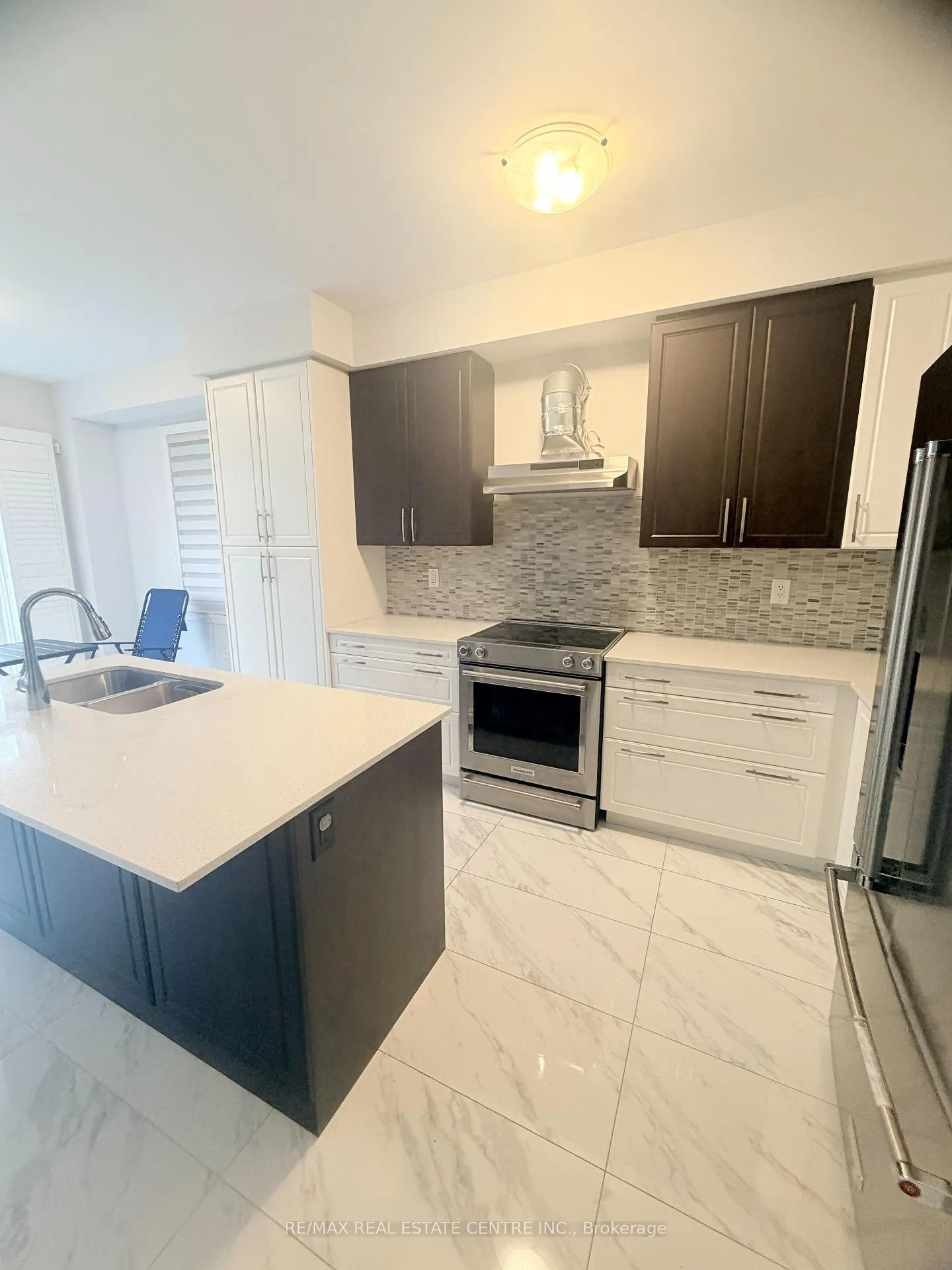 Photo 16 of 53 Woolacott Lane, Clarington, Bowmanville — HOMEH
