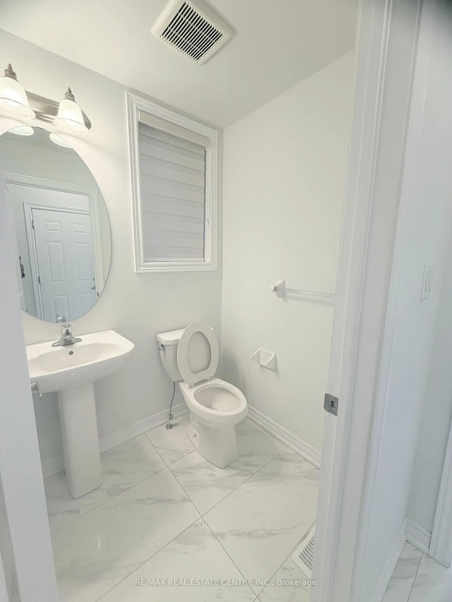 Photo 18 of 53 Woolacott Lane, Clarington, Bowmanville — HOMEH