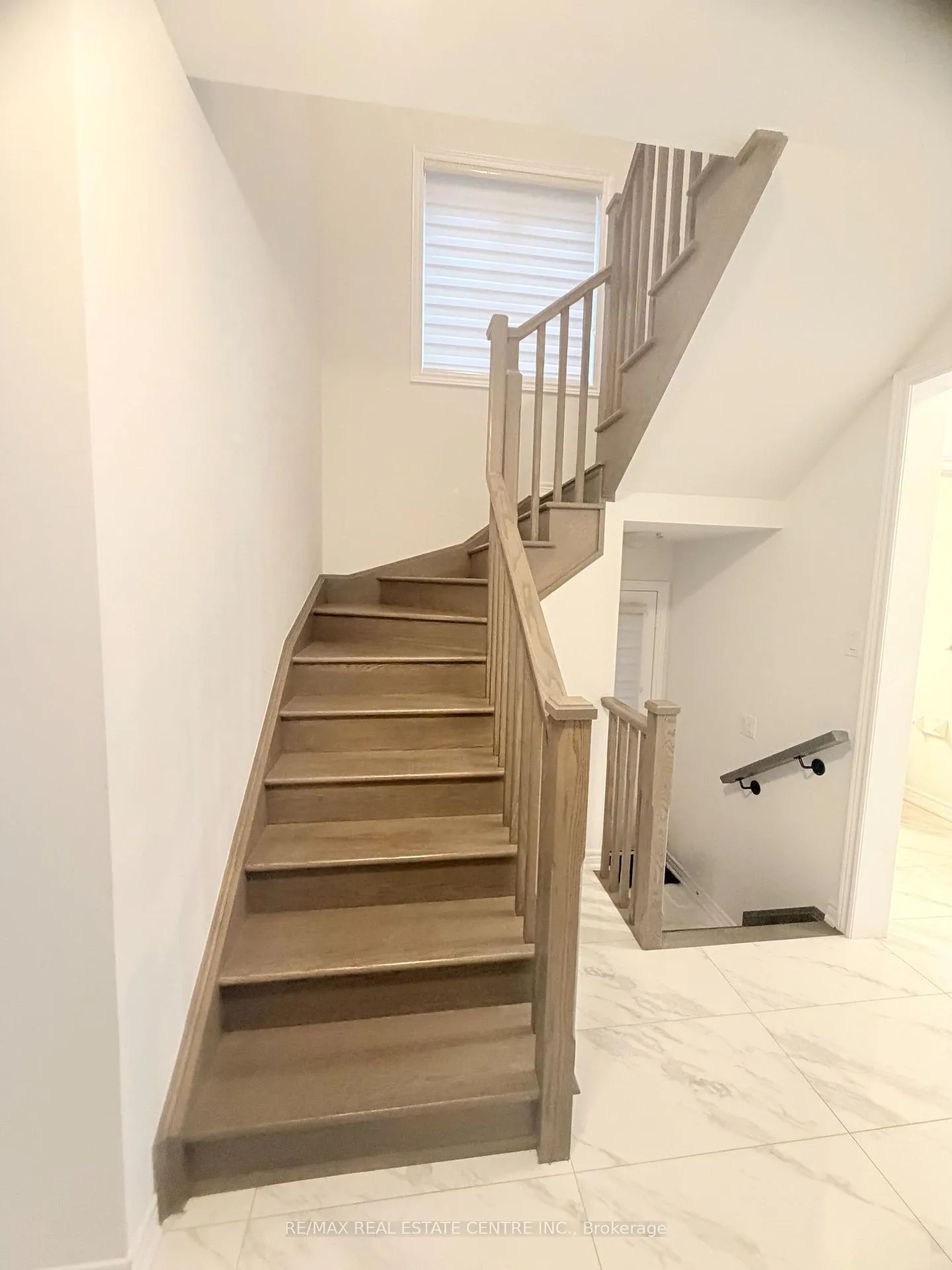 Photo 20 of 53 Woolacott Lane, Clarington, Bowmanville — HOMEH