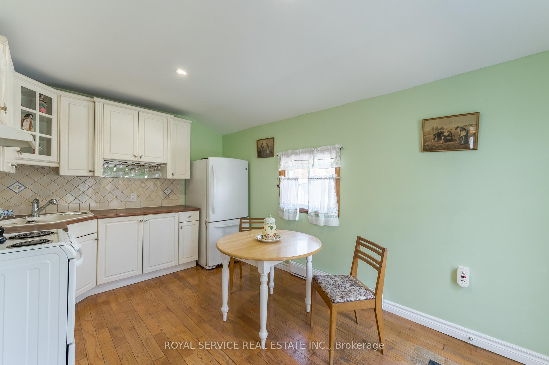 Photo 12 of 94 Albert Street, Cobourg — HOMEH