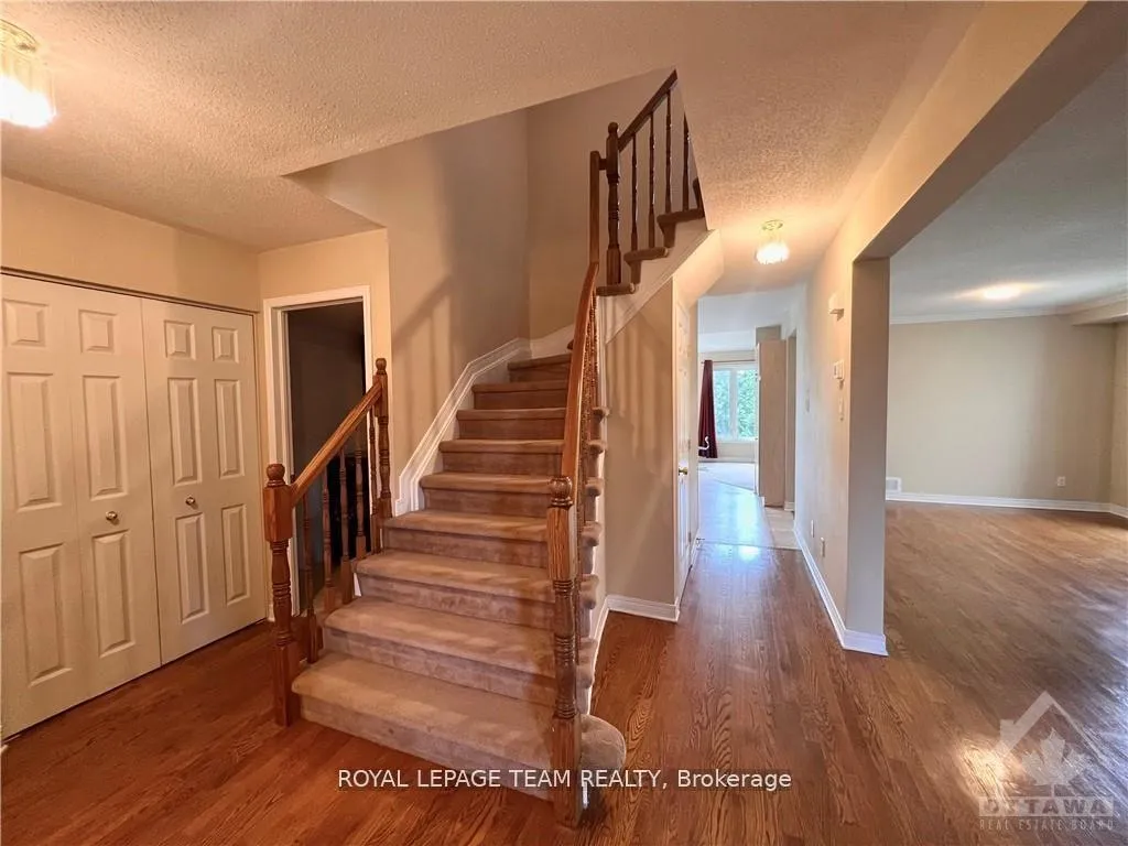 Photo 3 of 35 Rialto Way, Ottawa, Hunt Club Park/Greenboro — HOMEH