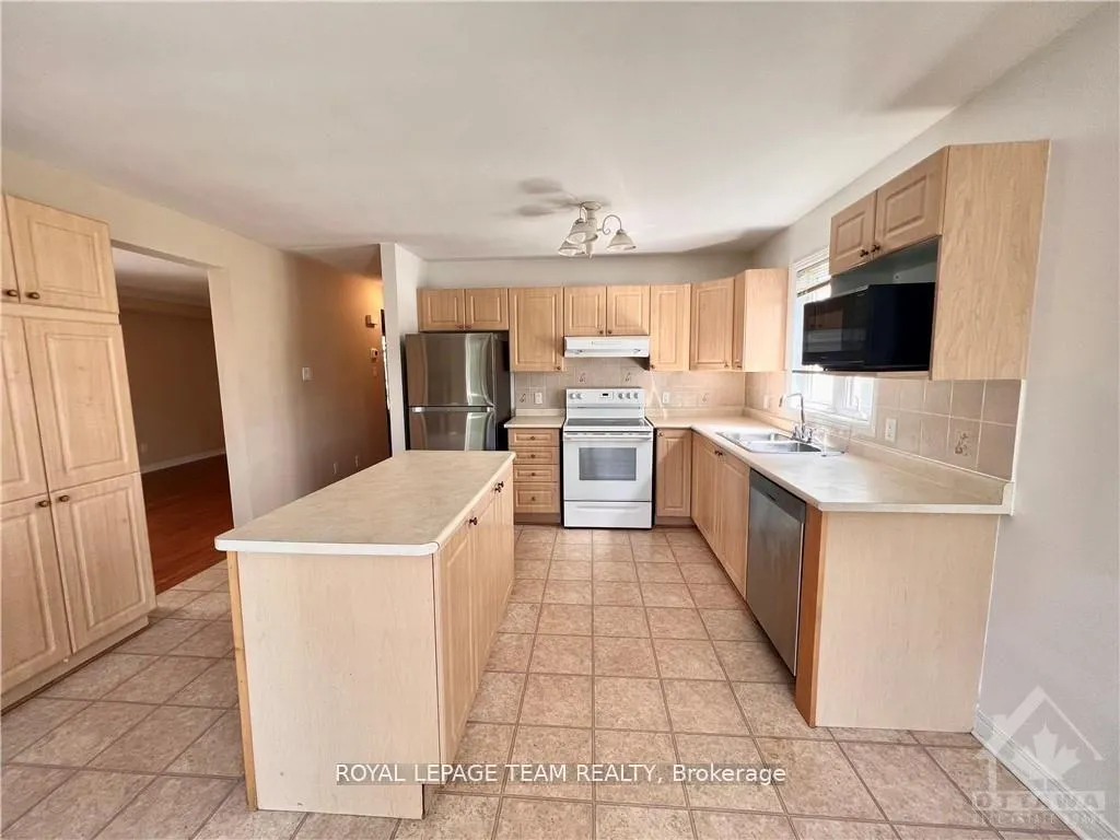 Photo 5 of 35 Rialto Way, Ottawa, Hunt Club Park/Greenboro — HOMEH