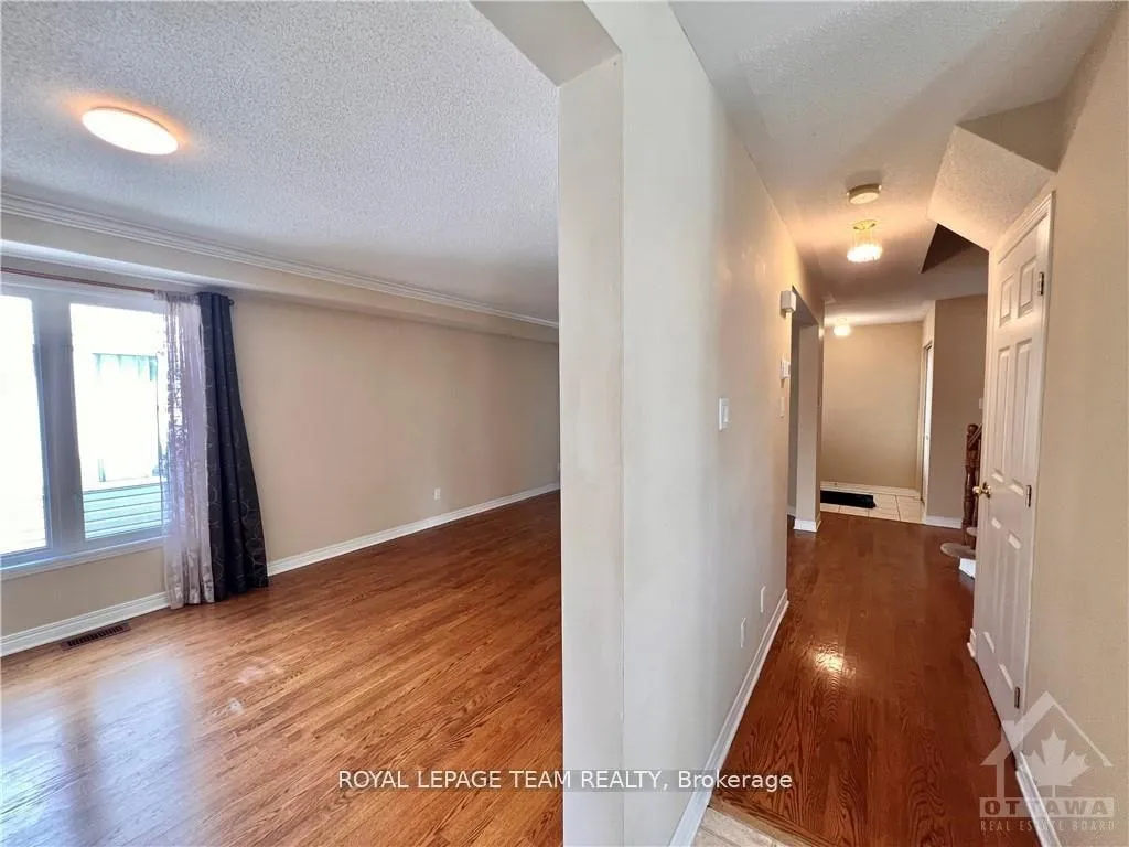 Photo 8 of 35 Rialto Way, Ottawa, Hunt Club Park/Greenboro — HOMEH
