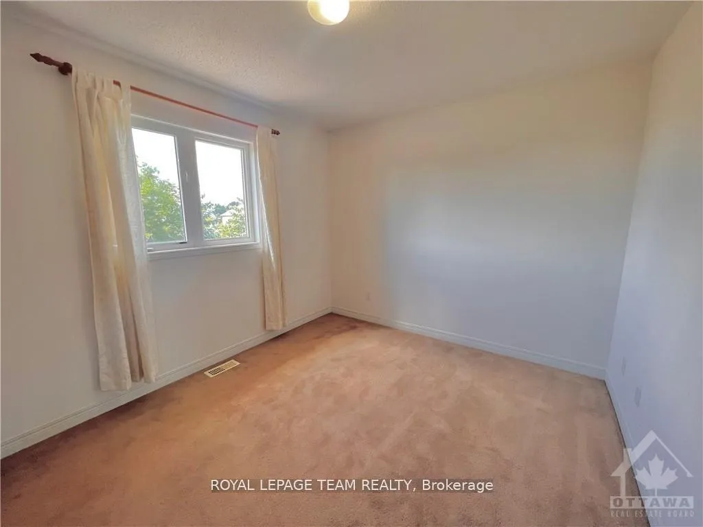 Photo 11 of 35 Rialto Way, Ottawa, Hunt Club Park/Greenboro — HOMEH