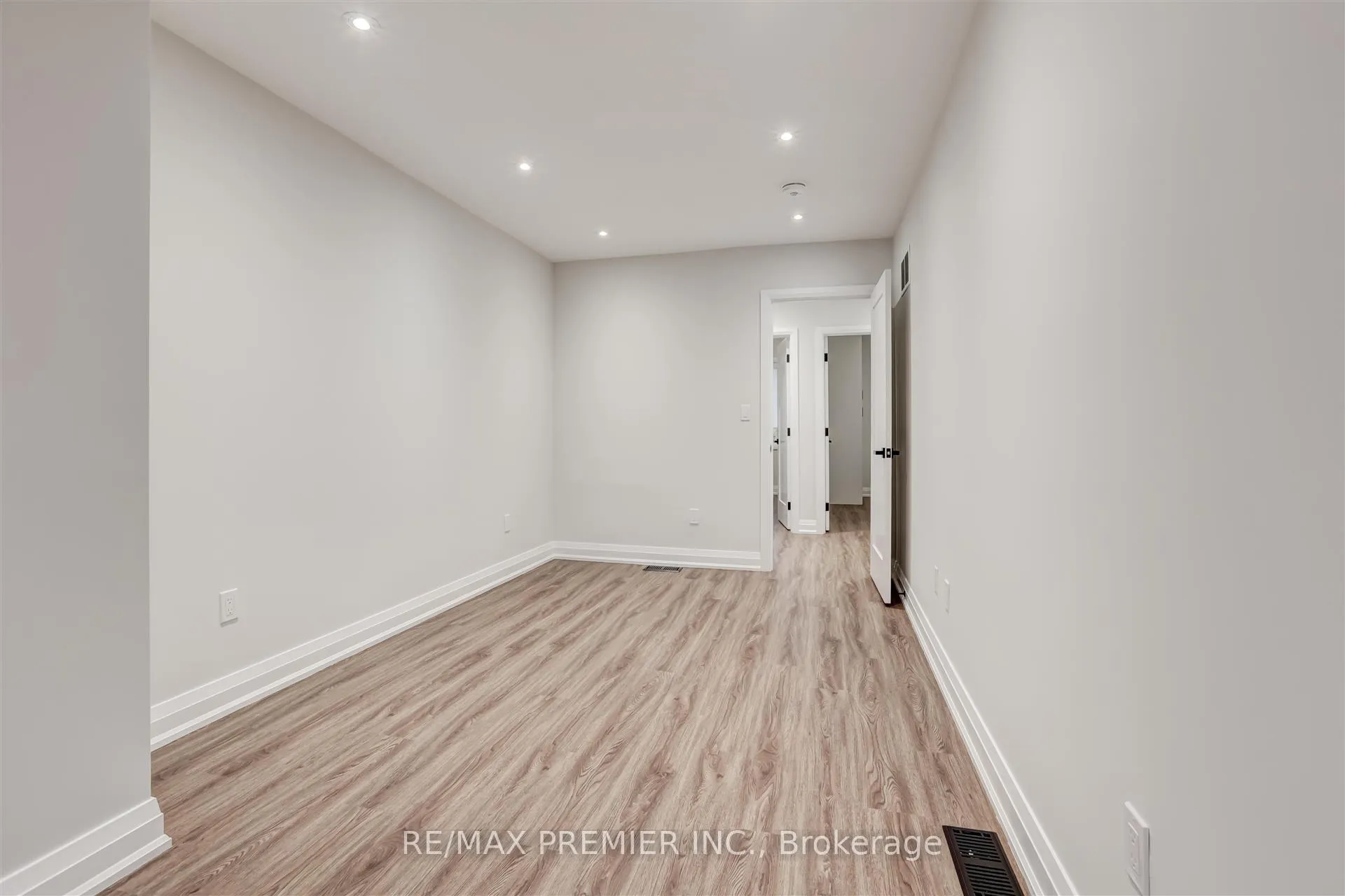 Photo 20 of 257 Westmount Avenue, Toronto, Oakwood Village — HOMEH