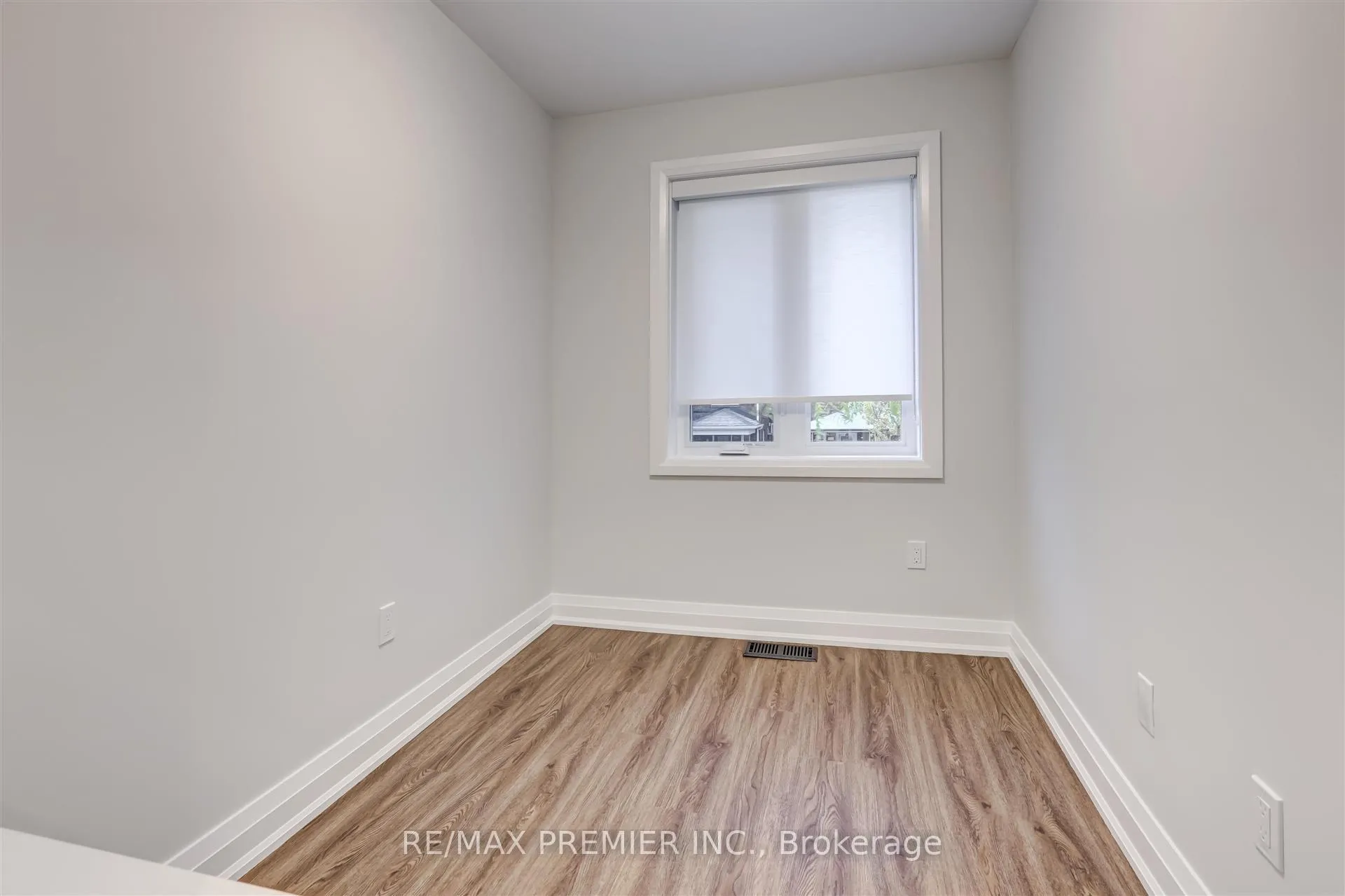 Photo 24 of 257 Westmount Avenue, Toronto, Oakwood Village — HOMEH