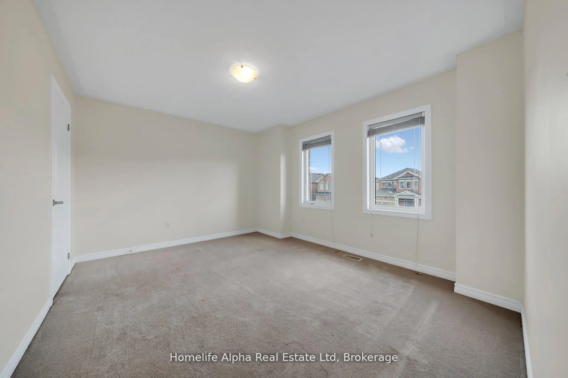Photo 10 of 26 Jardine Street, Brock, Beaverton — HOMEH