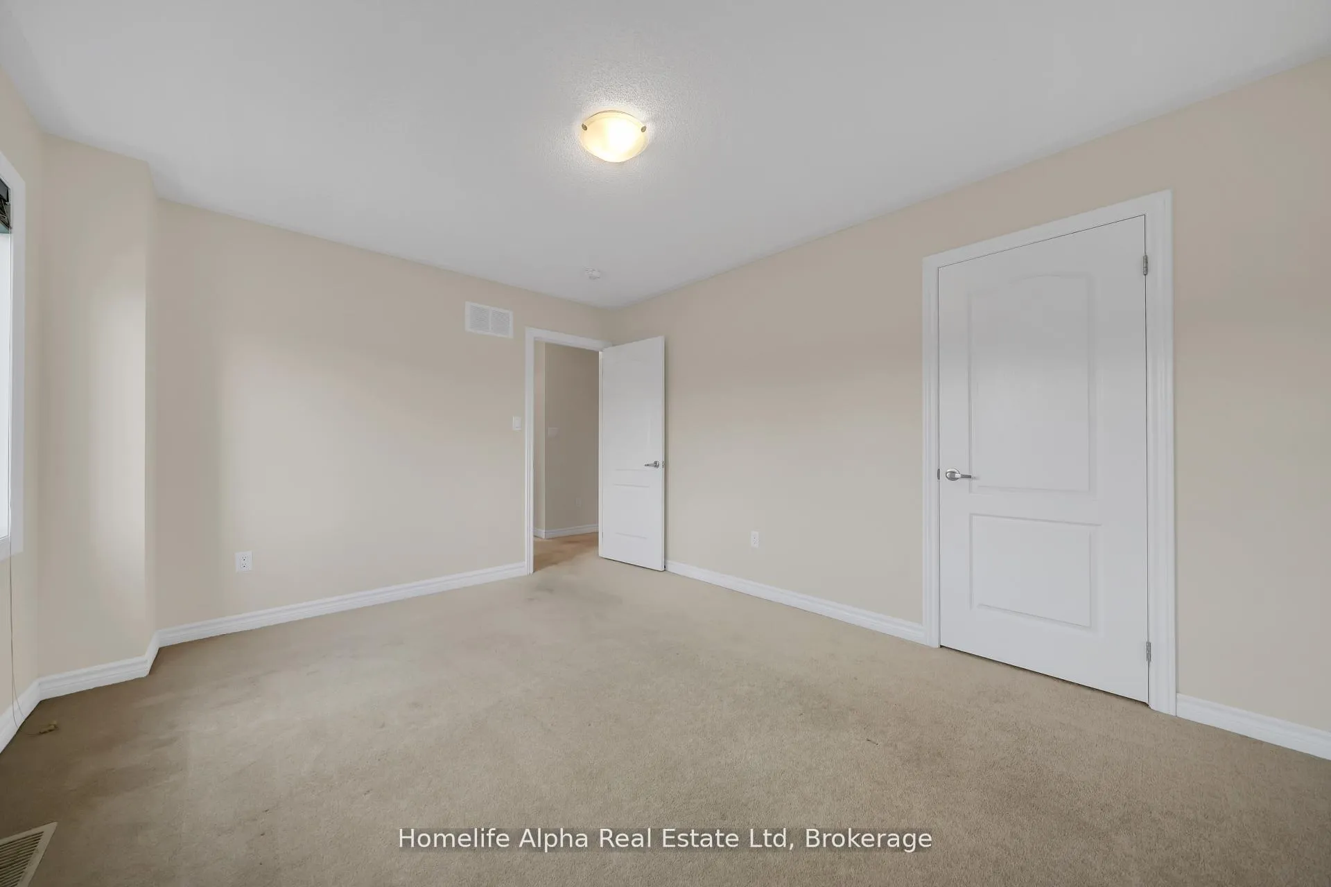 Photo 11 of 26 Jardine Street, Brock, Beaverton — HOMEH