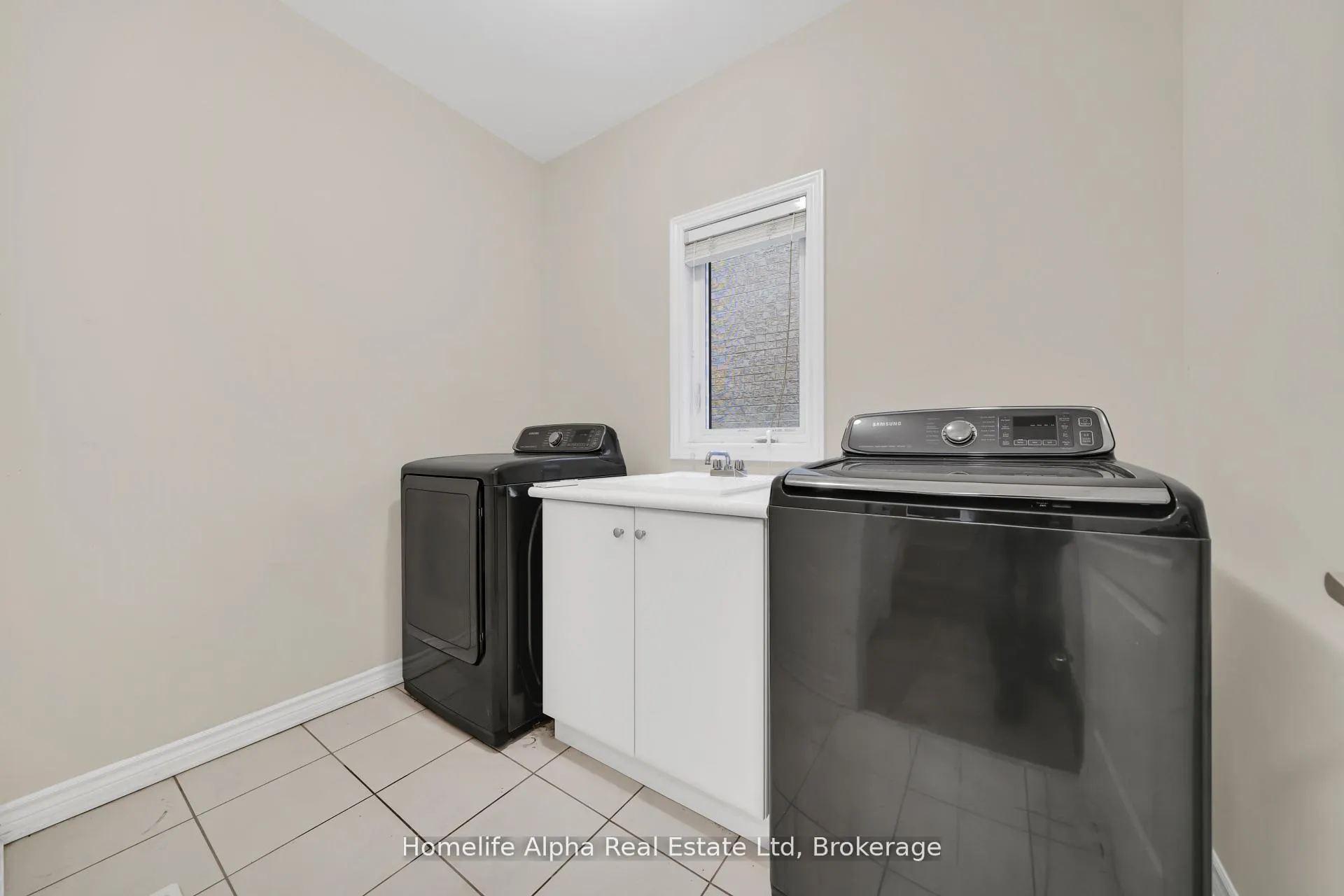 Photo 15 of 26 Jardine Street, Brock, Beaverton — HOMEH