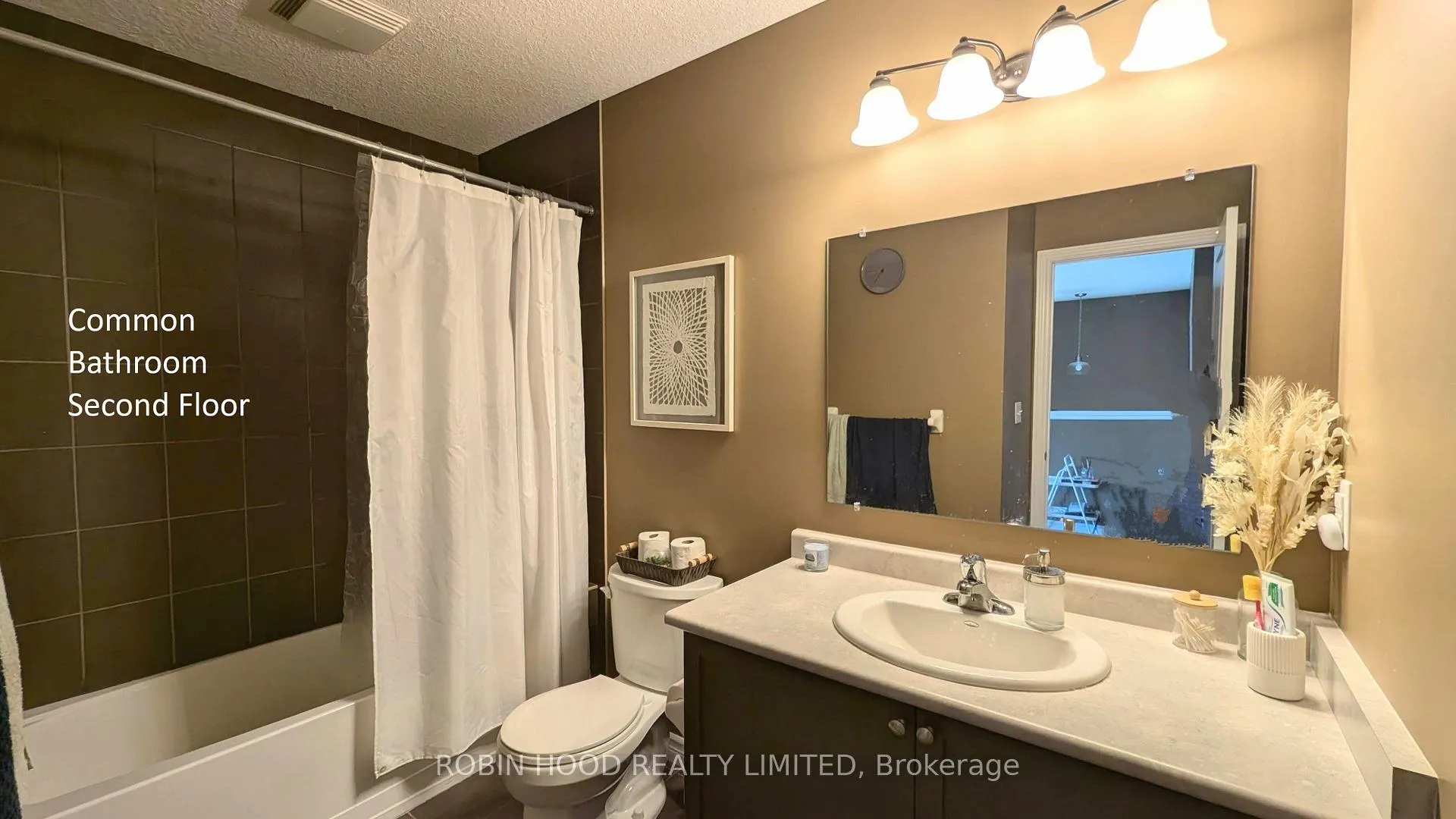 Photo 7 of Unit 2, 12 Rauch Court, Kitchener — HOMEH