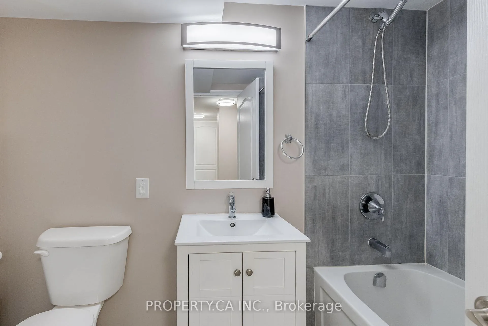 Photo 10 of 49 Arlington Boulevard, Kitchener, Stanley Park — HOMEH