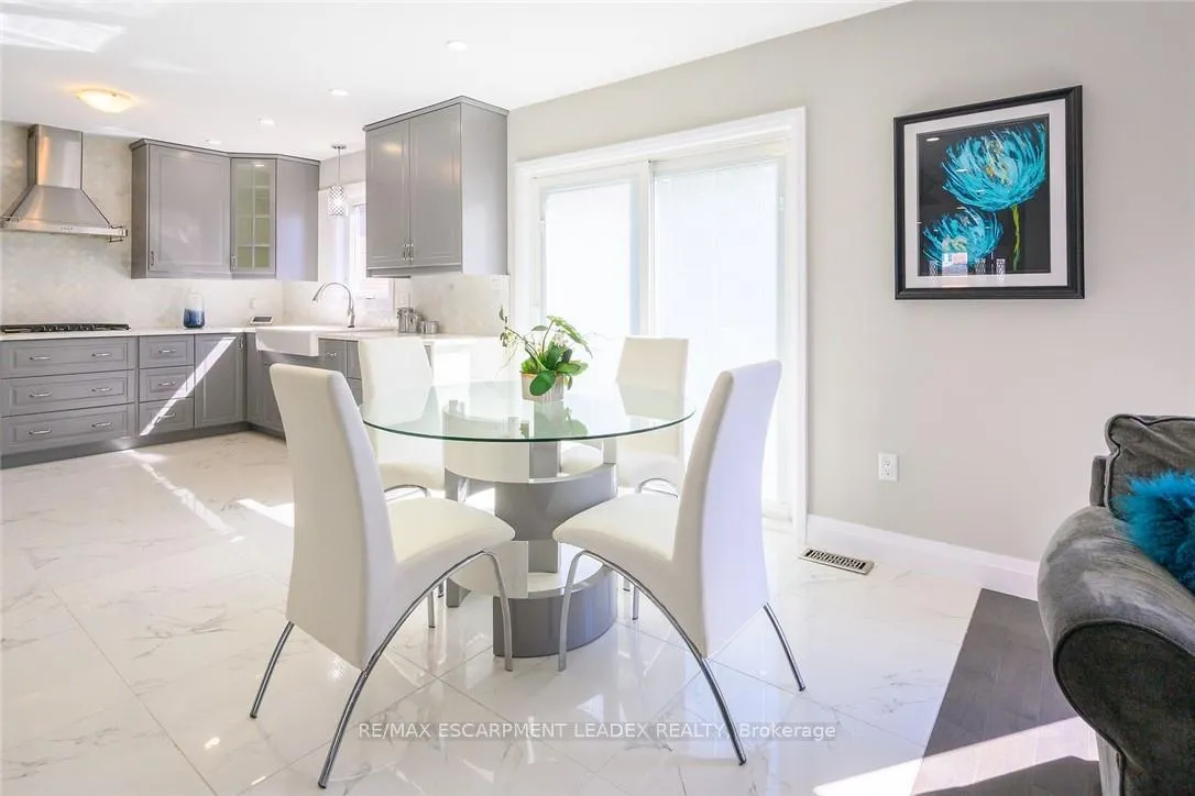 Photo 4 of 61 Hawkswood Trail, Hamilton, Carpenter — HOMEH