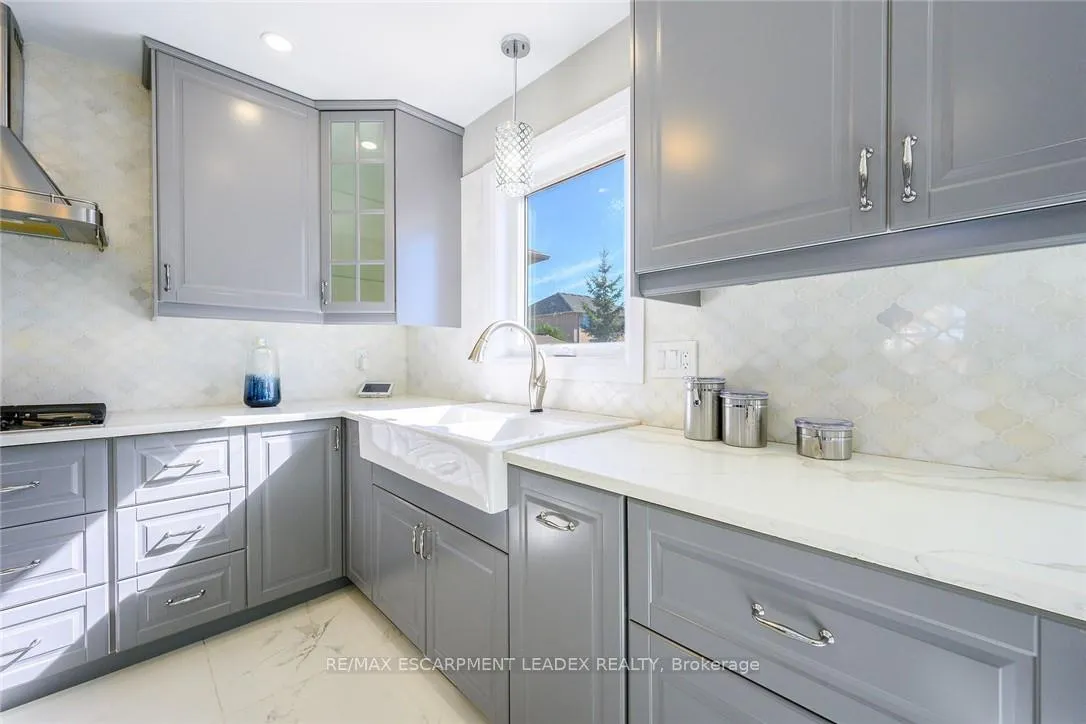 Photo 9 of 61 Hawkswood Trail, Hamilton, Carpenter — HOMEH