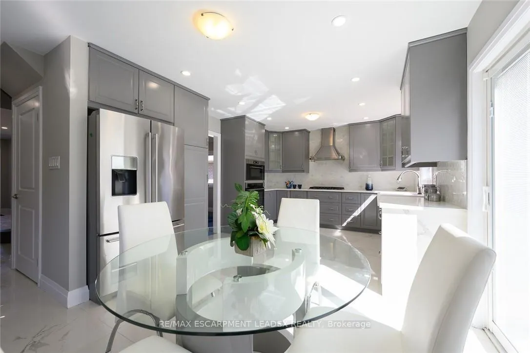Photo 11 of 61 Hawkswood Trail, Hamilton, Carpenter — HOMEH