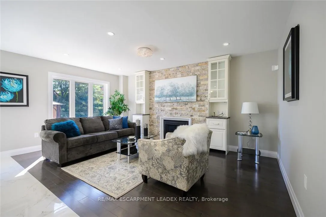Photo 13 of 61 Hawkswood Trail, Hamilton, Carpenter — HOMEH