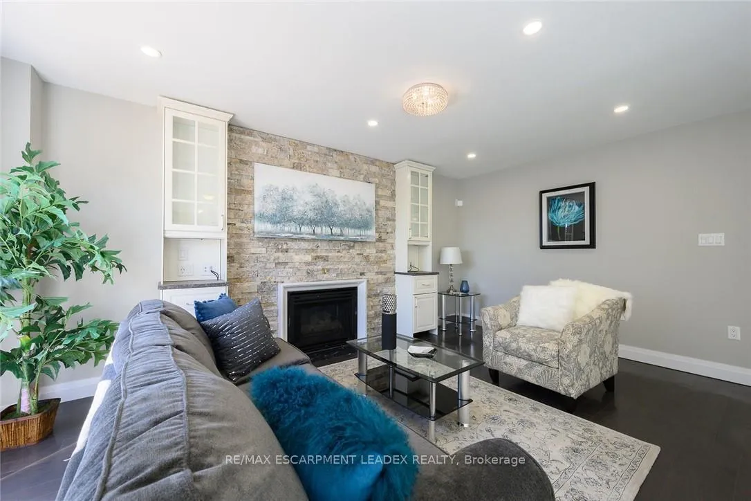 Photo 15 of 61 Hawkswood Trail, Hamilton, Carpenter — HOMEH