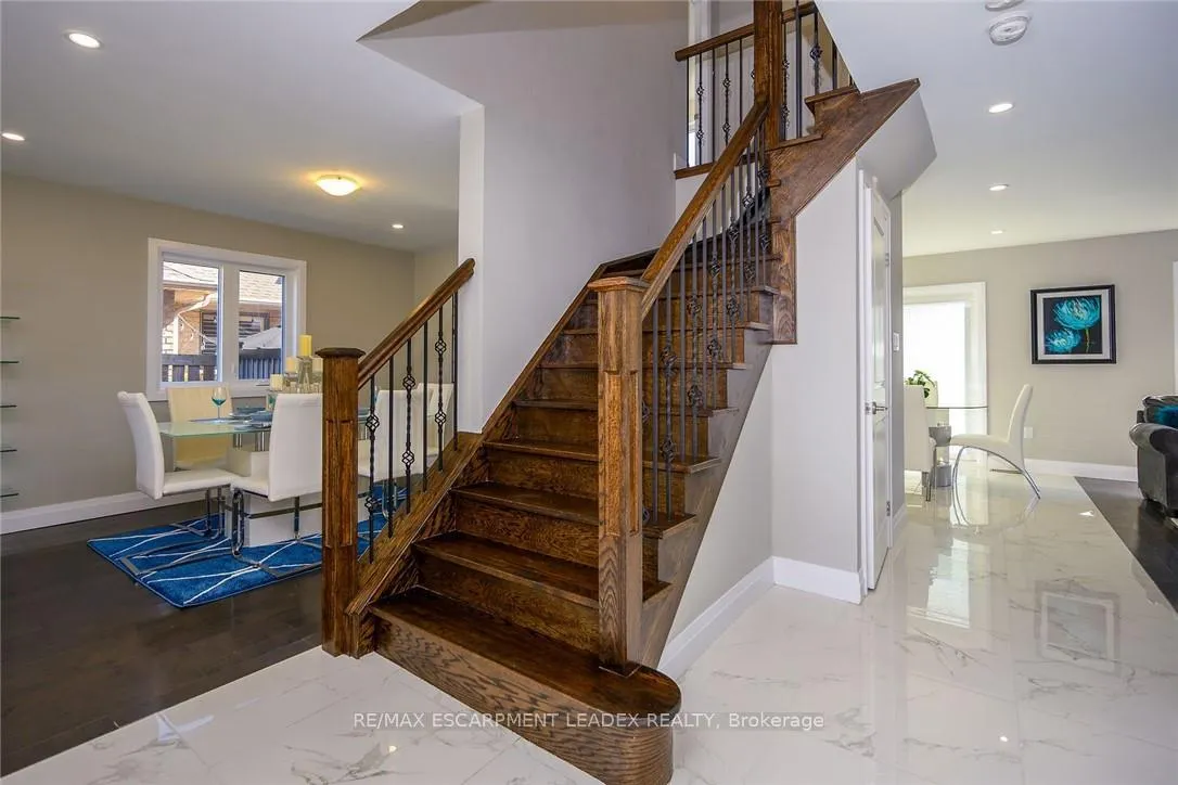 Photo 19 of 61 Hawkswood Trail, Hamilton, Carpenter — HOMEH