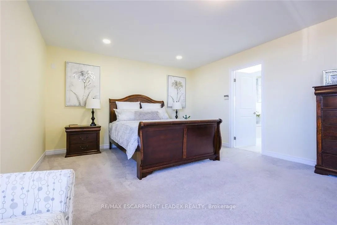 Photo 21 of 61 Hawkswood Trail, Hamilton, Carpenter — HOMEH
