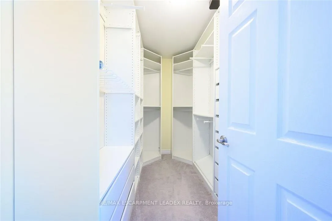 Photo 26 of 61 Hawkswood Trail, Hamilton, Carpenter — HOMEH