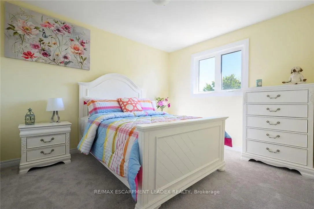 Photo 33 of 61 Hawkswood Trail, Hamilton, Carpenter — HOMEH