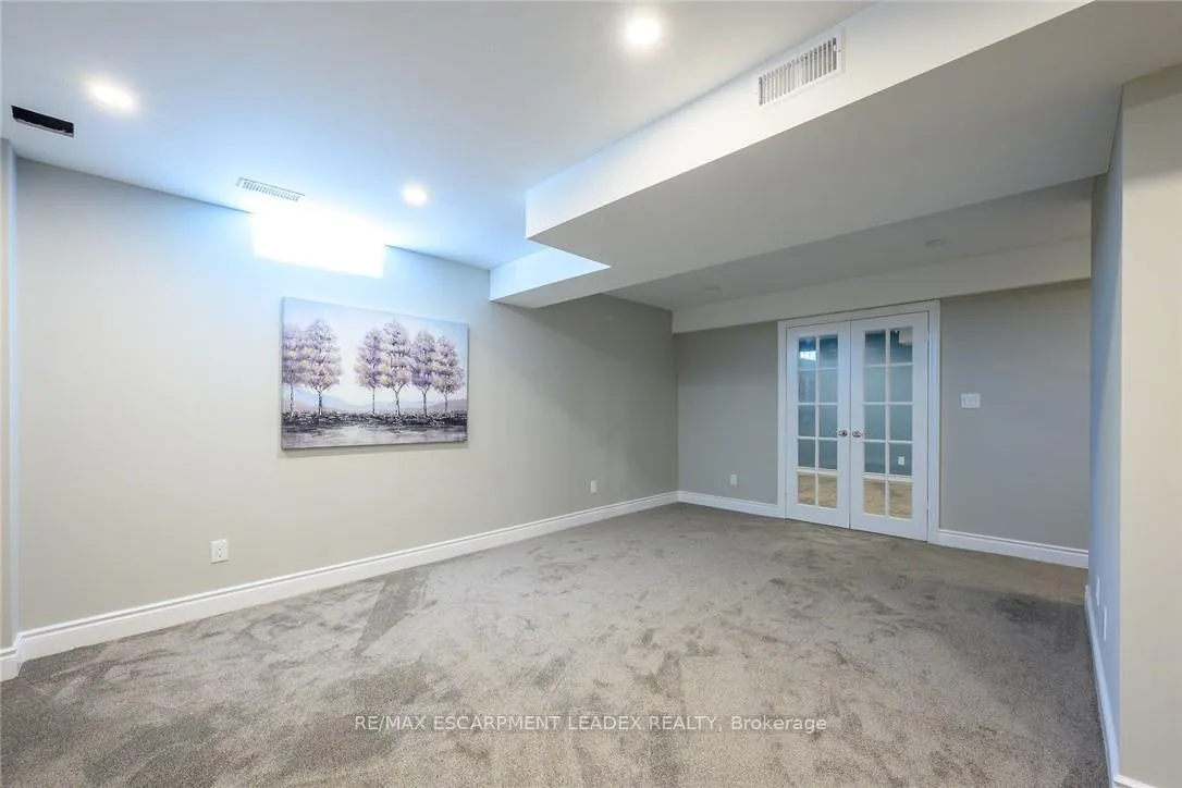 Photo 39 of 61 Hawkswood Trail, Hamilton, Carpenter — HOMEH