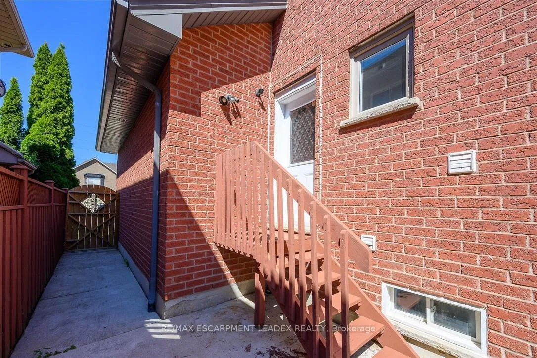 Photo 50 of 61 Hawkswood Trail, Hamilton, Carpenter — HOMEH