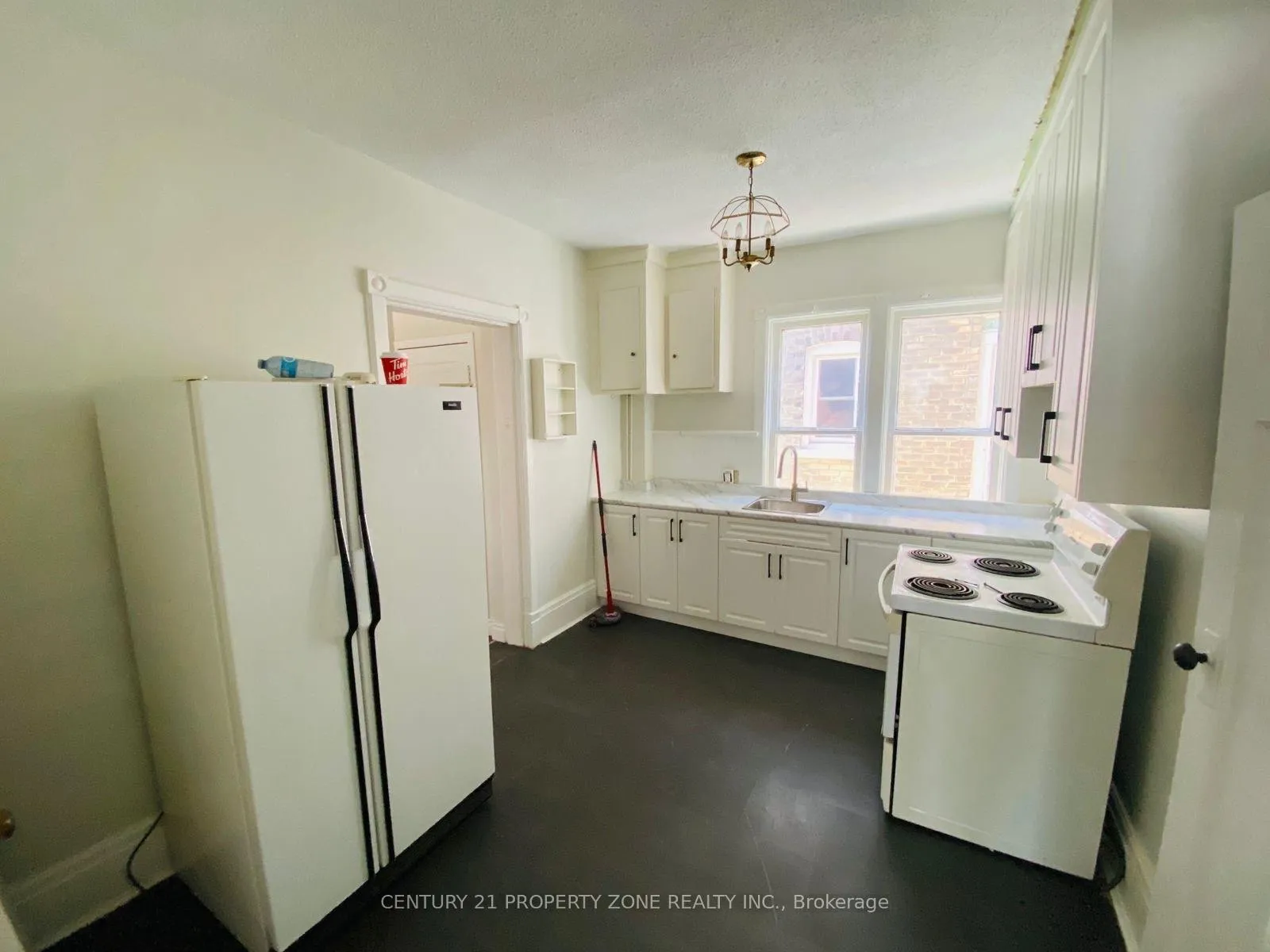 Photo 4 of Unit Main, 25 Peter Street, Kitchener — HOMEH