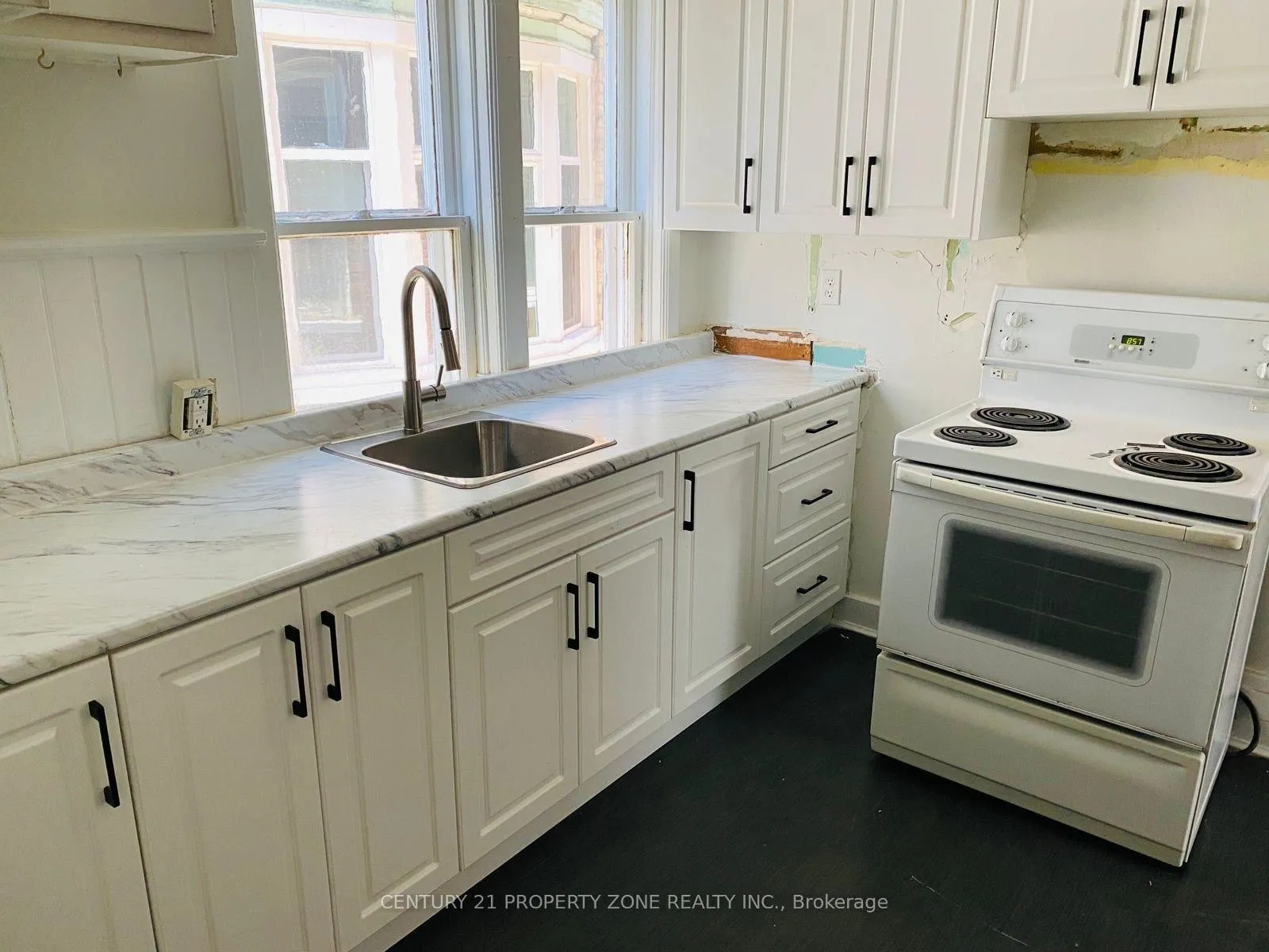 Photo 5 of Unit Main, 25 Peter Street, Kitchener — HOMEH