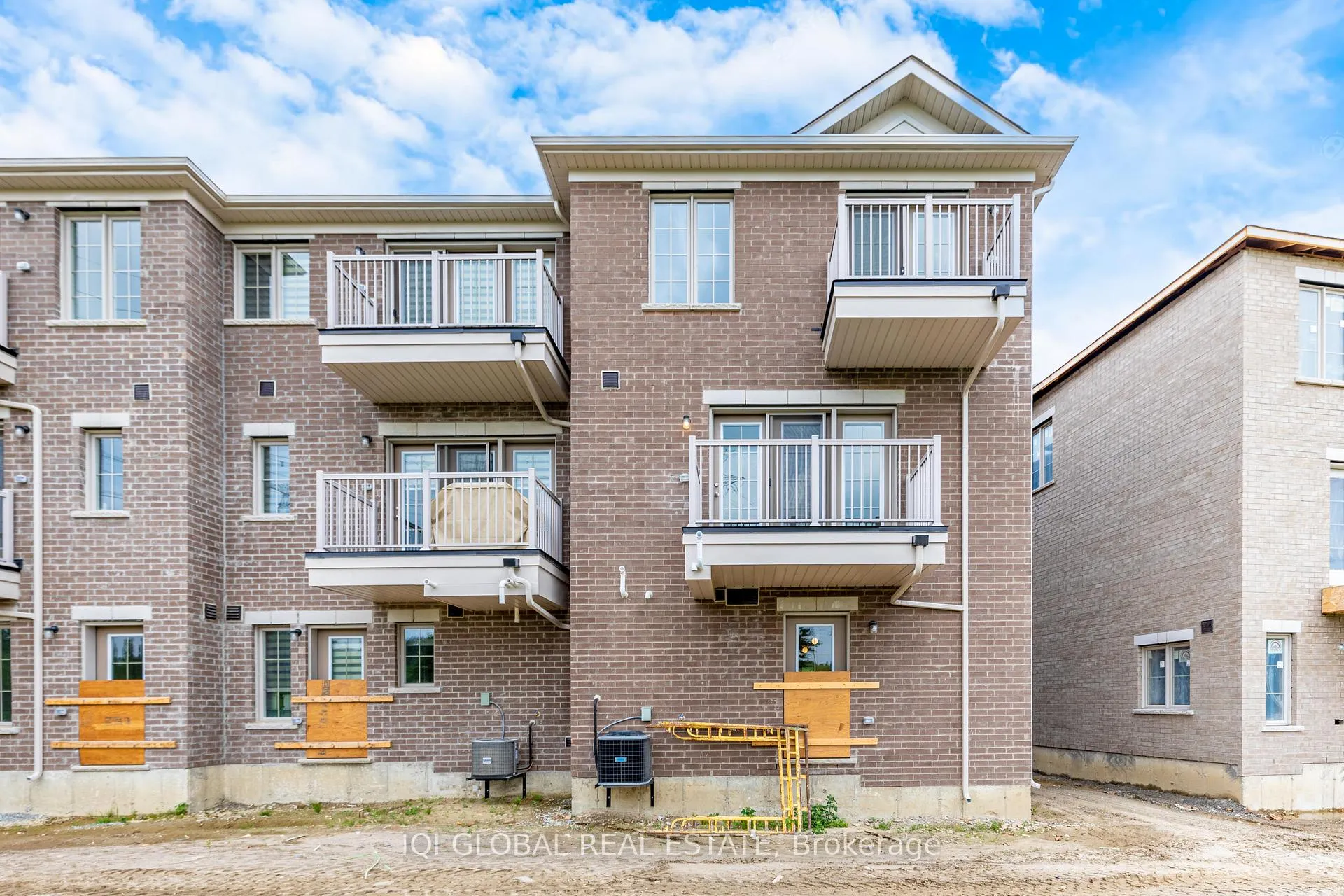 Photo 4 of 31 Coote Court, Ajax, Northwest Ajax — HOMEH