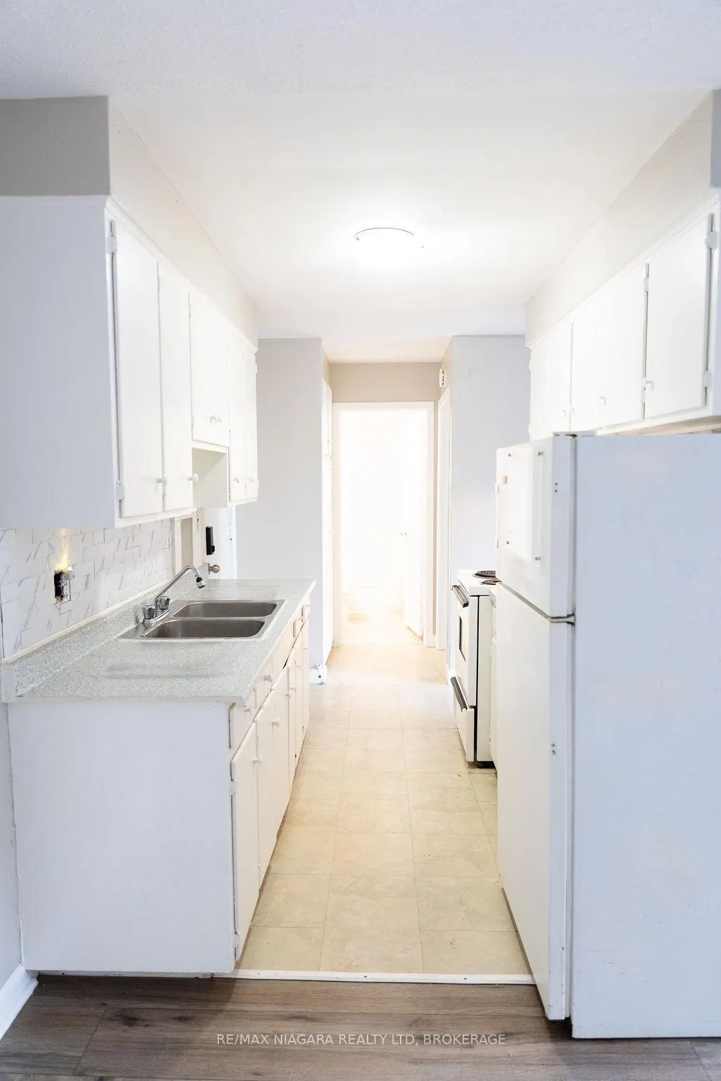 Photo 5 of Unit Unit 4, 27 Main Street, St. Catharines, Port Dalhousie — HOMEH