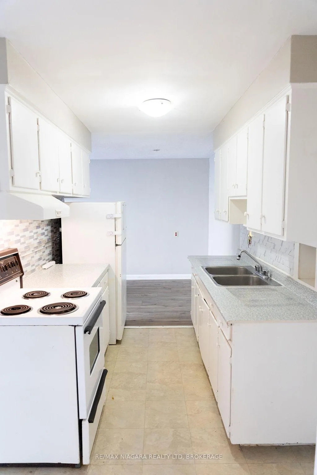 Photo 6 of Unit Unit 4, 27 Main Street, St. Catharines, Port Dalhousie — HOMEH