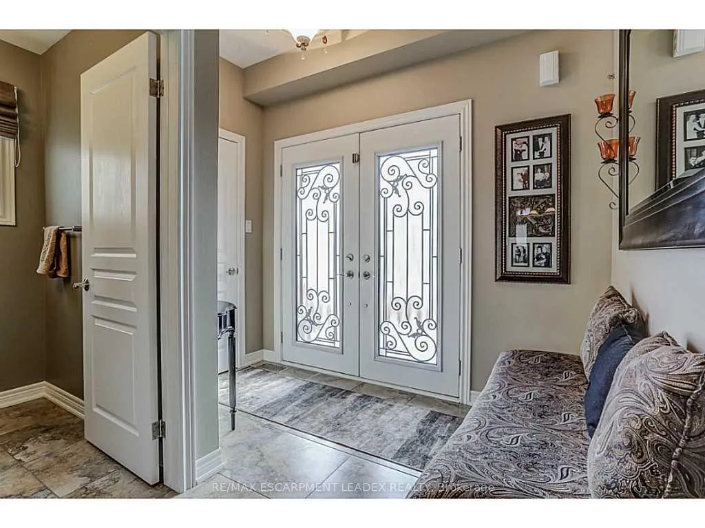 Photo 2 of Unit Main, 20 Chambers Drive, Hamilton, Ancaster — HOMEH