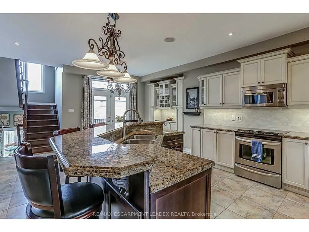 Photo 4 of Unit Main, 20 Chambers Drive, Hamilton, Ancaster — HOMEH