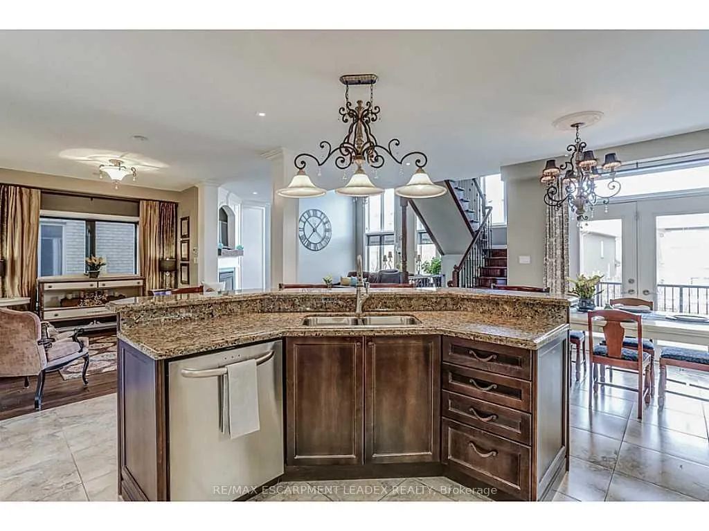 Photo 5 of Unit Main, 20 Chambers Drive, Hamilton, Ancaster — HOMEH