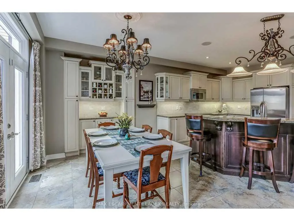 Photo 7 of Unit Main, 20 Chambers Drive, Hamilton, Ancaster — HOMEH