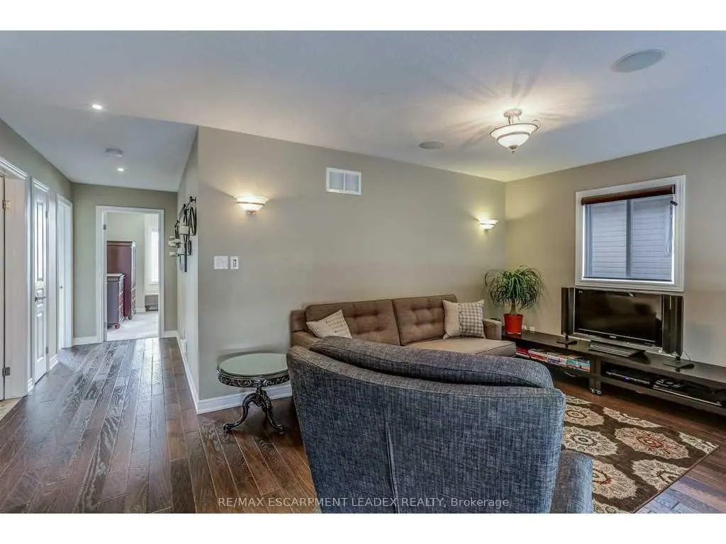 Photo 12 of Unit Main, 20 Chambers Drive, Hamilton, Ancaster — HOMEH