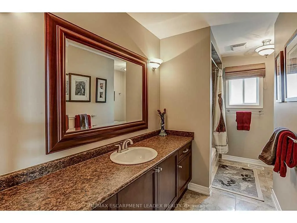 Photo 18 of Unit Main, 20 Chambers Drive, Hamilton, Ancaster — HOMEH