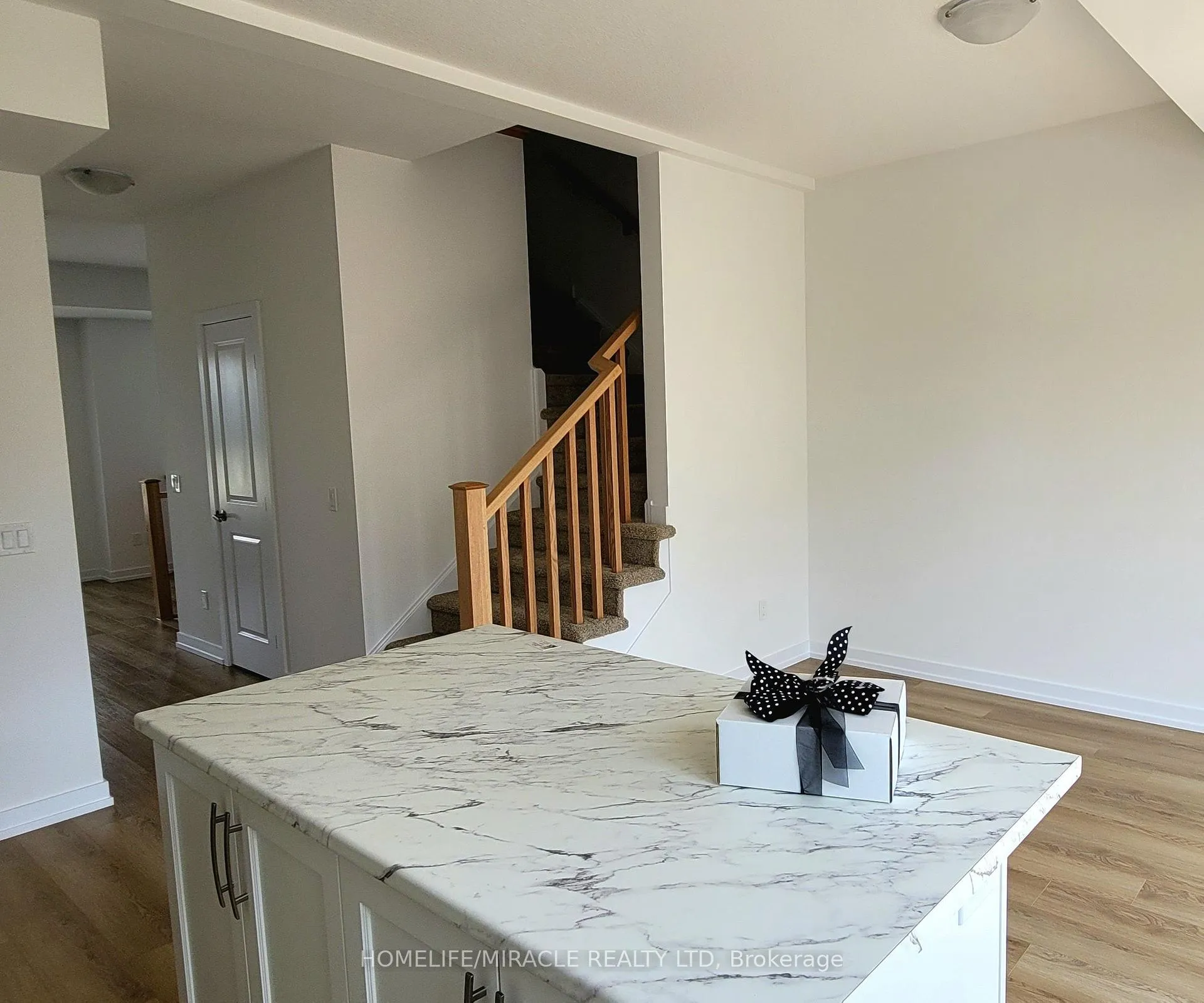 Photo 5 of 60 Kenesky Drive, Hamilton, Waterdown — HOMEH
