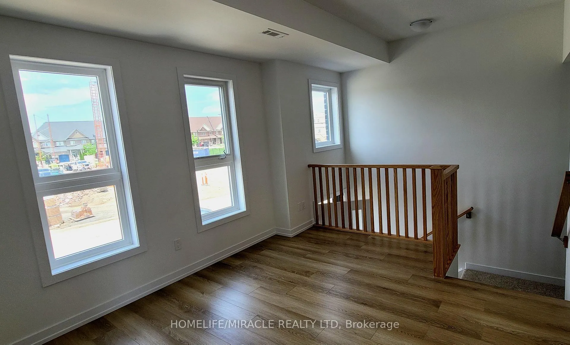 Photo 6 of 60 Kenesky Drive, Hamilton, Waterdown — HOMEH