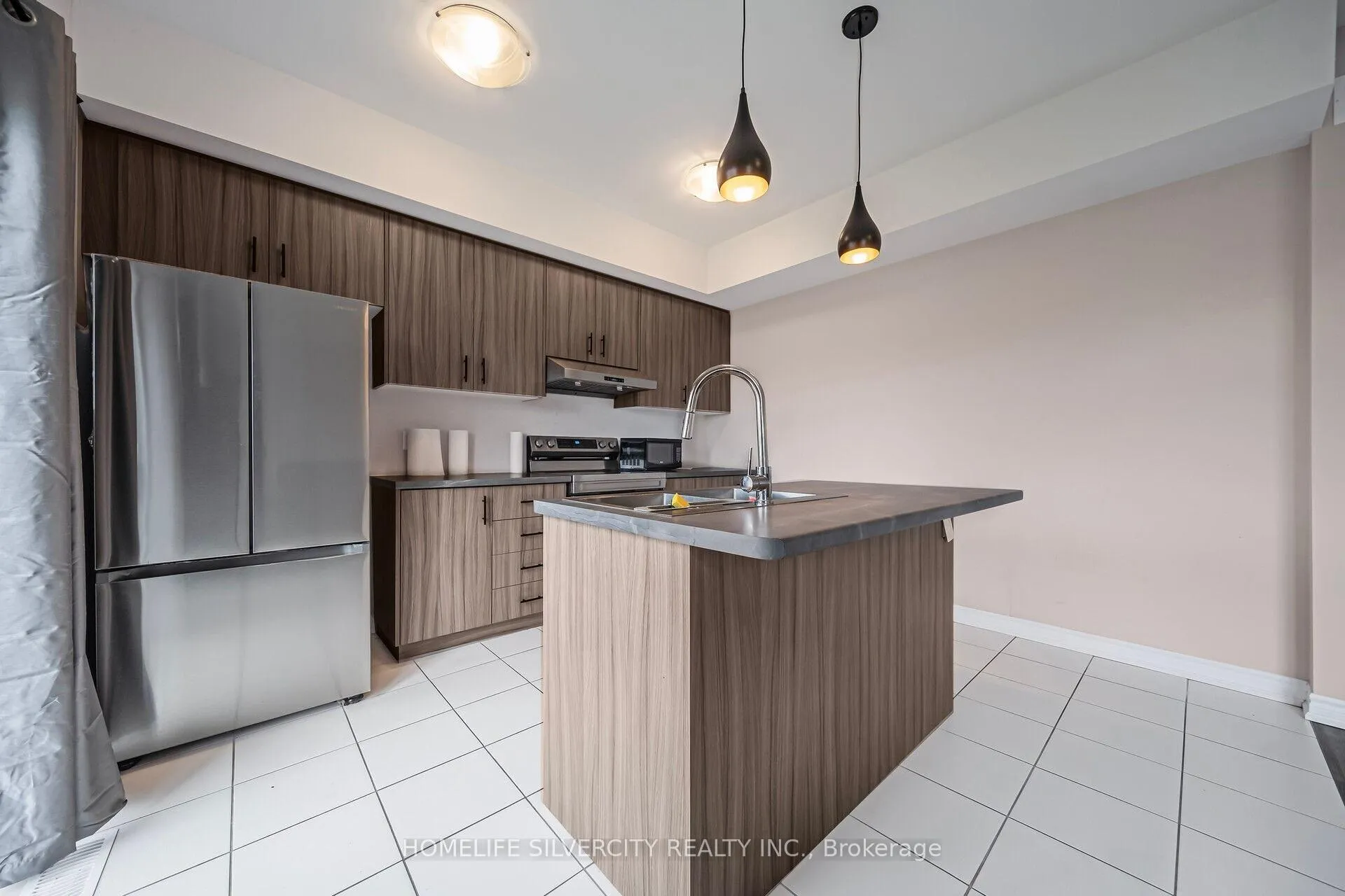 Photo 6 of Unit 4, 5672 Dorchester Road, Niagara Falls, Hospital — HOMEH