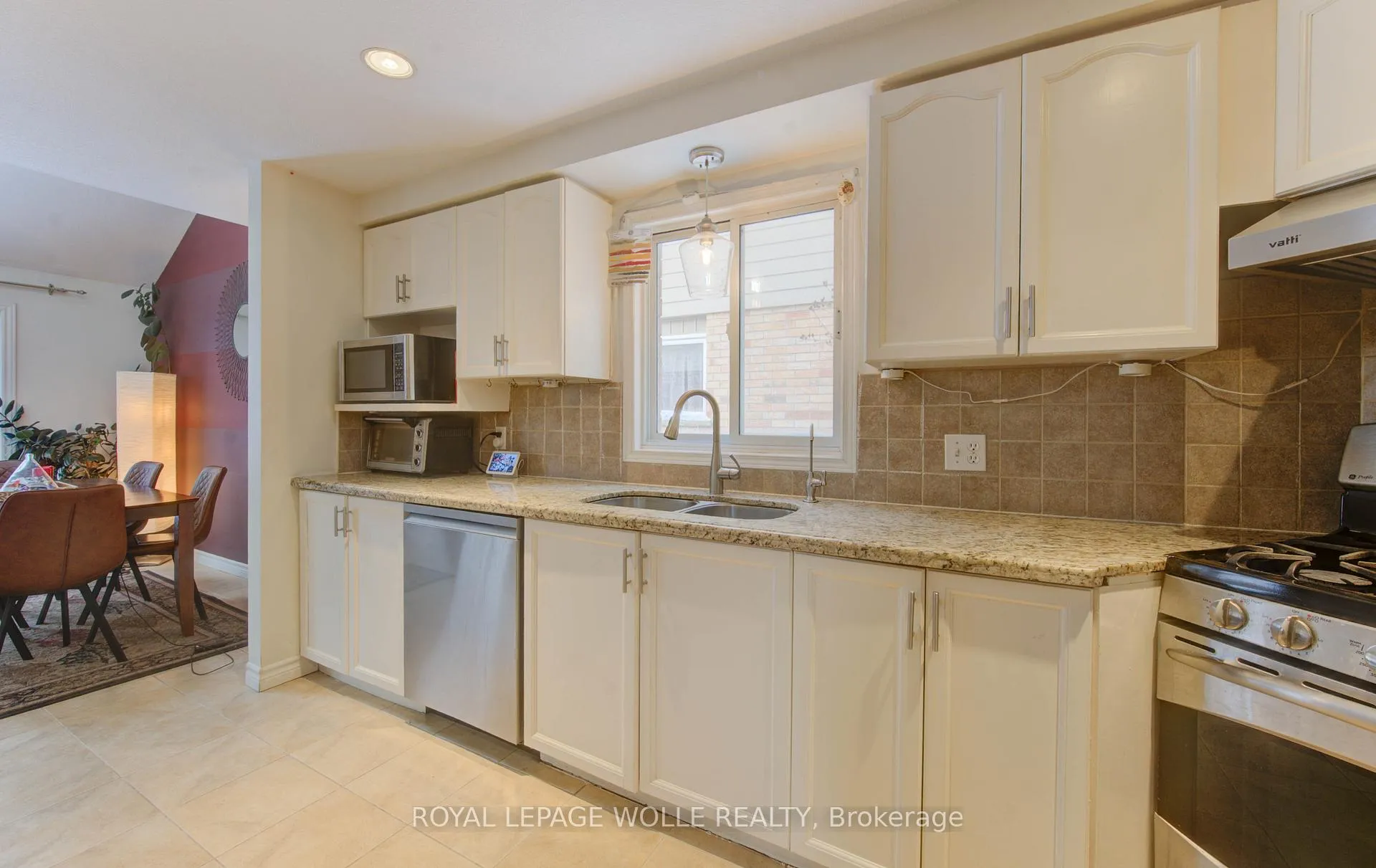 Photo 15 of 447 Brigantine Drive, Waterloo — HOMEH